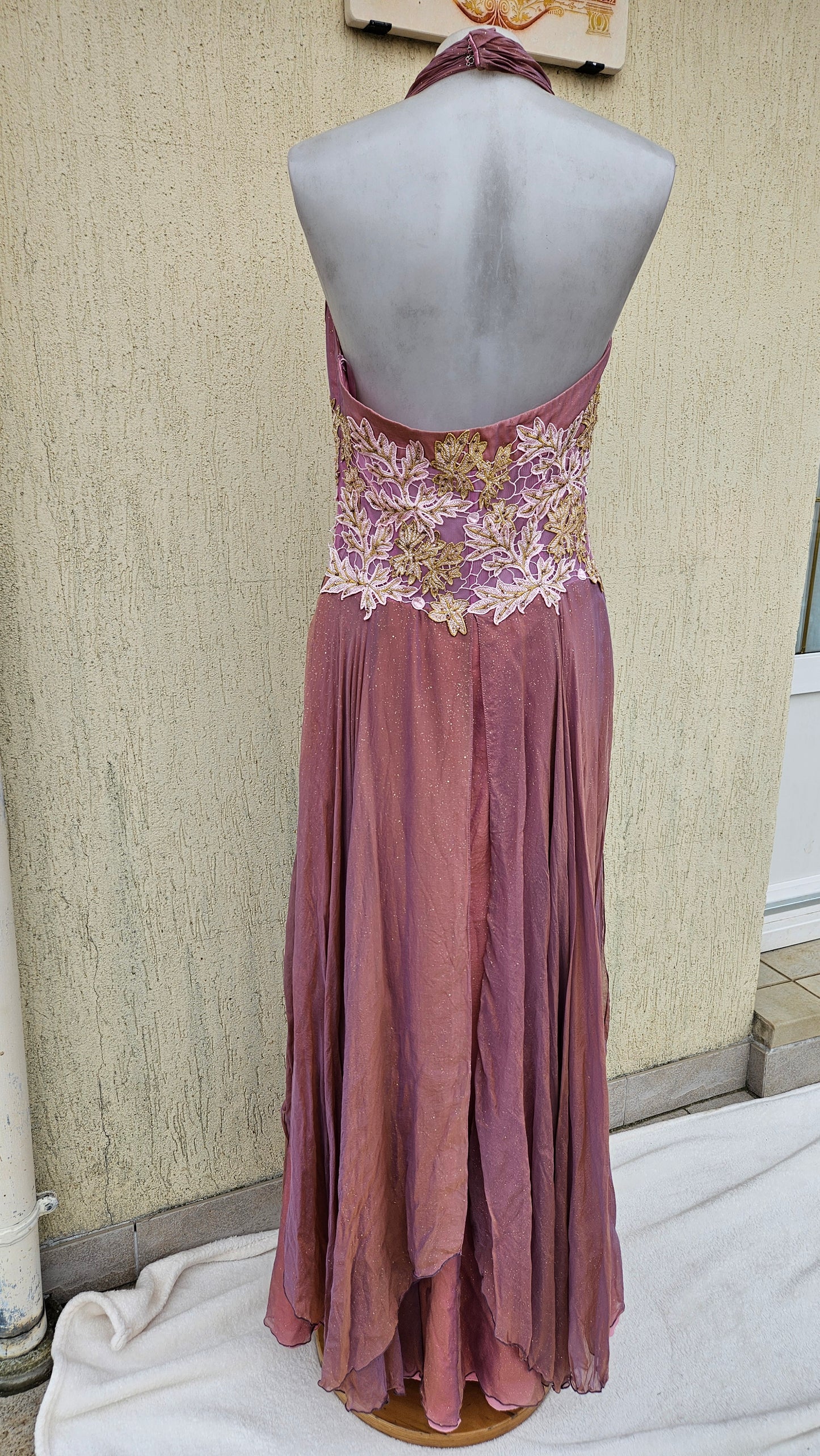 Maxi backless dress embroidered with flowers, 100% silk