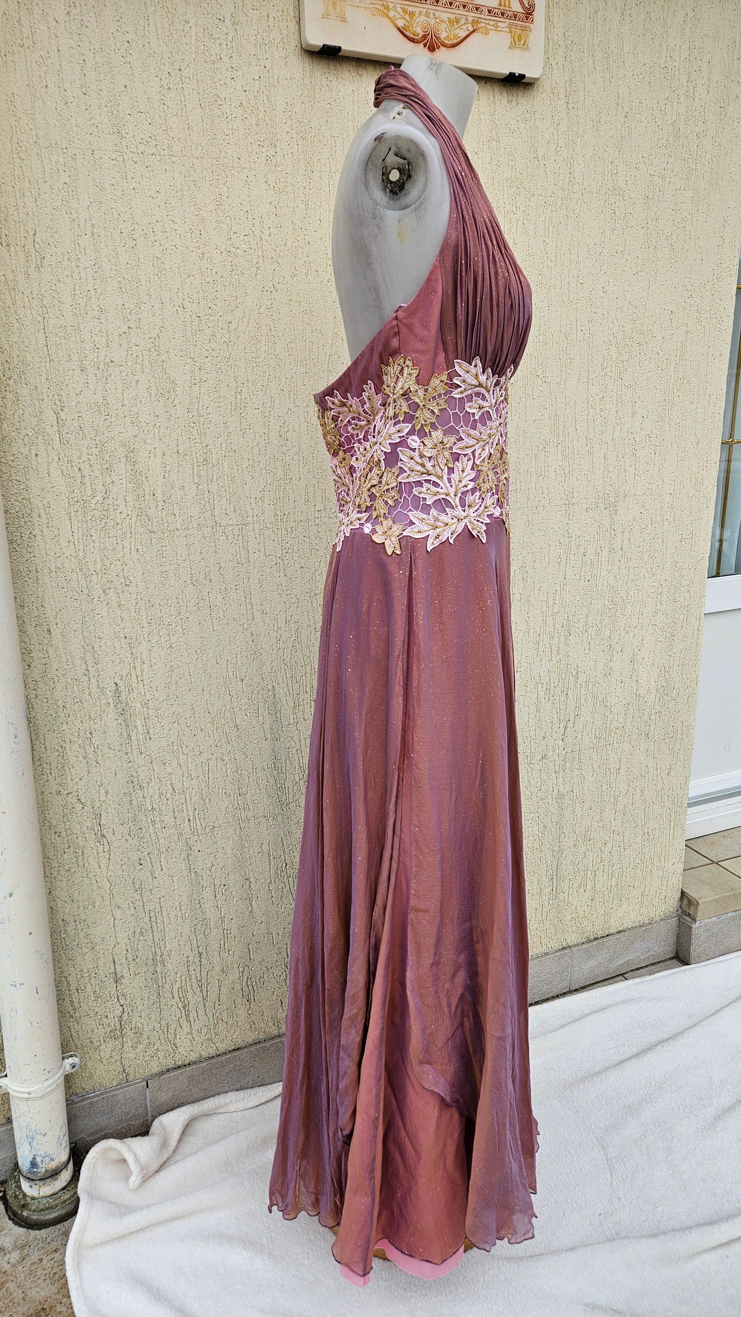 Maxi backless dress embroidered with flowers, 100% silk