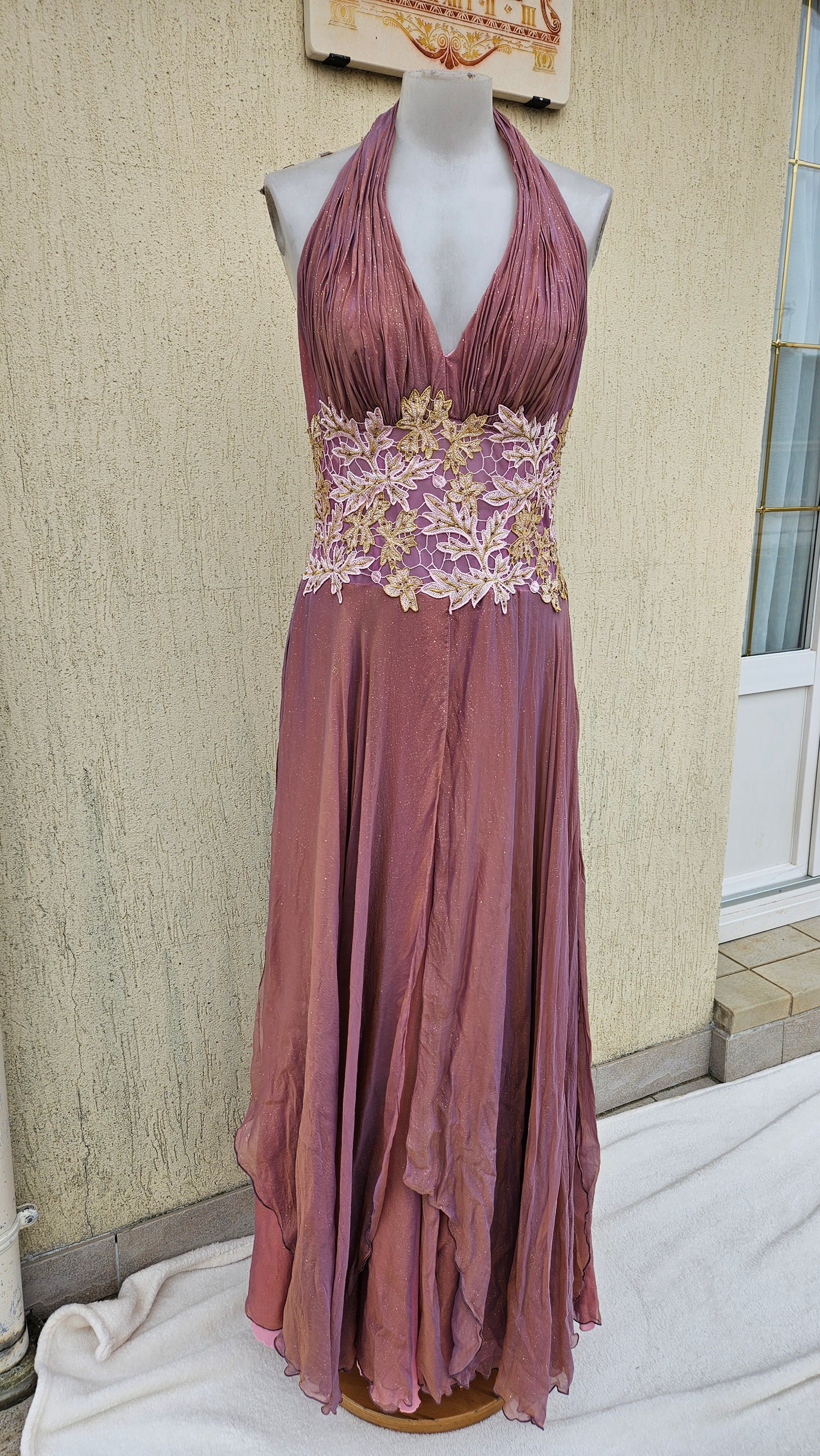 Maxi backless dress embroidered with flowers, 100% silk