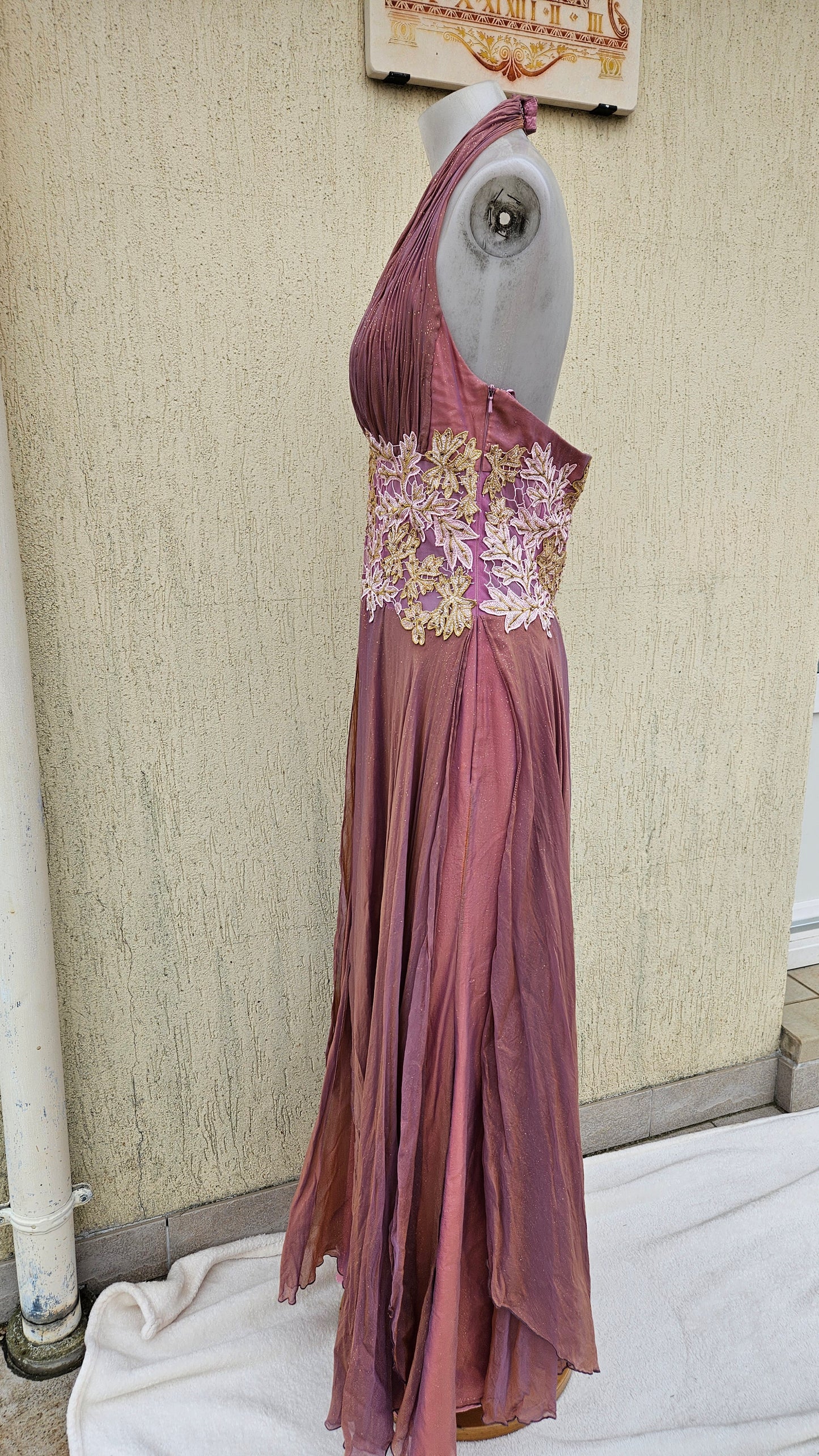 Maxi backless dress embroidered with flowers, 100% silk