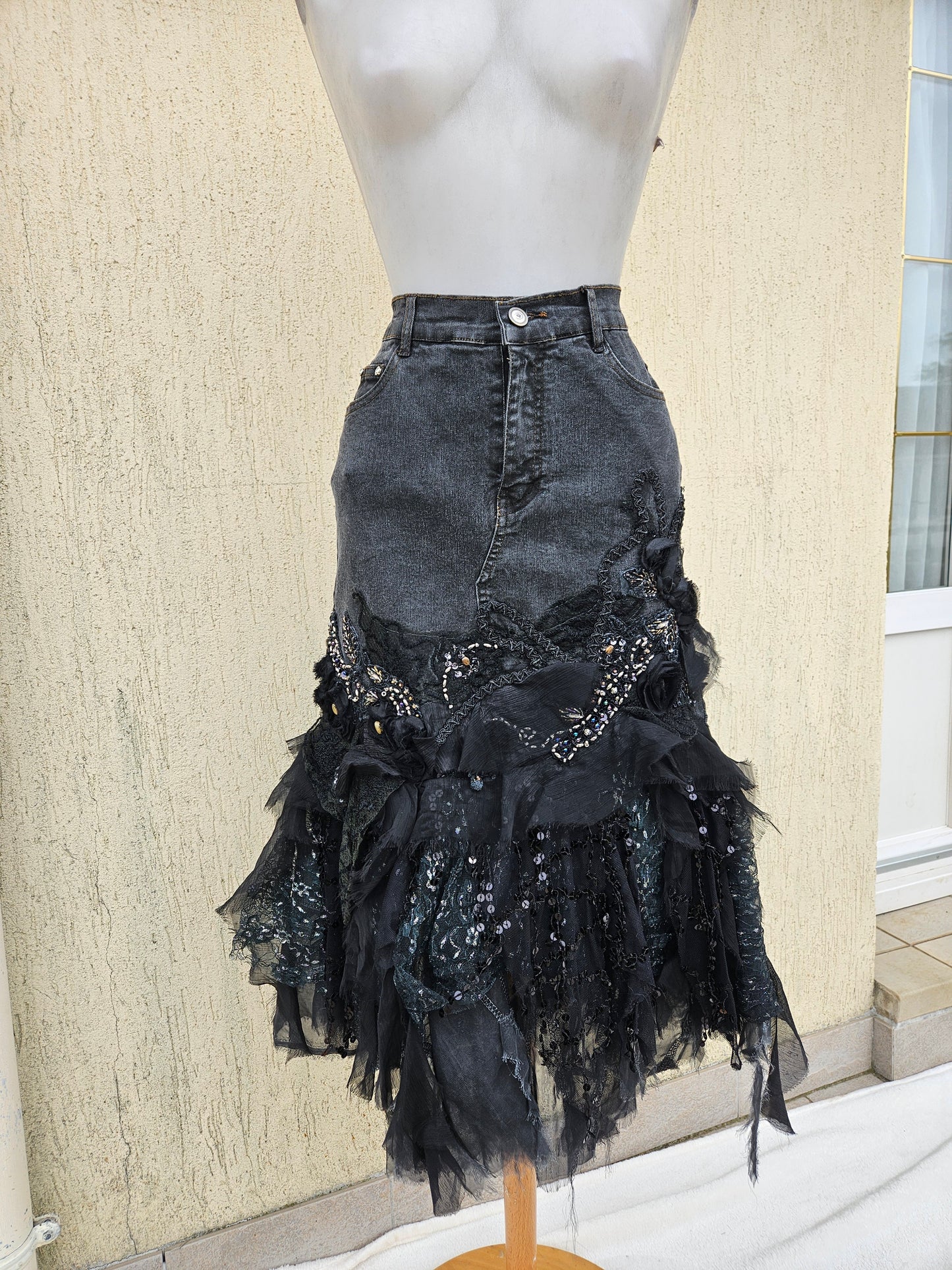 Jupe en denim brodé gris sombre