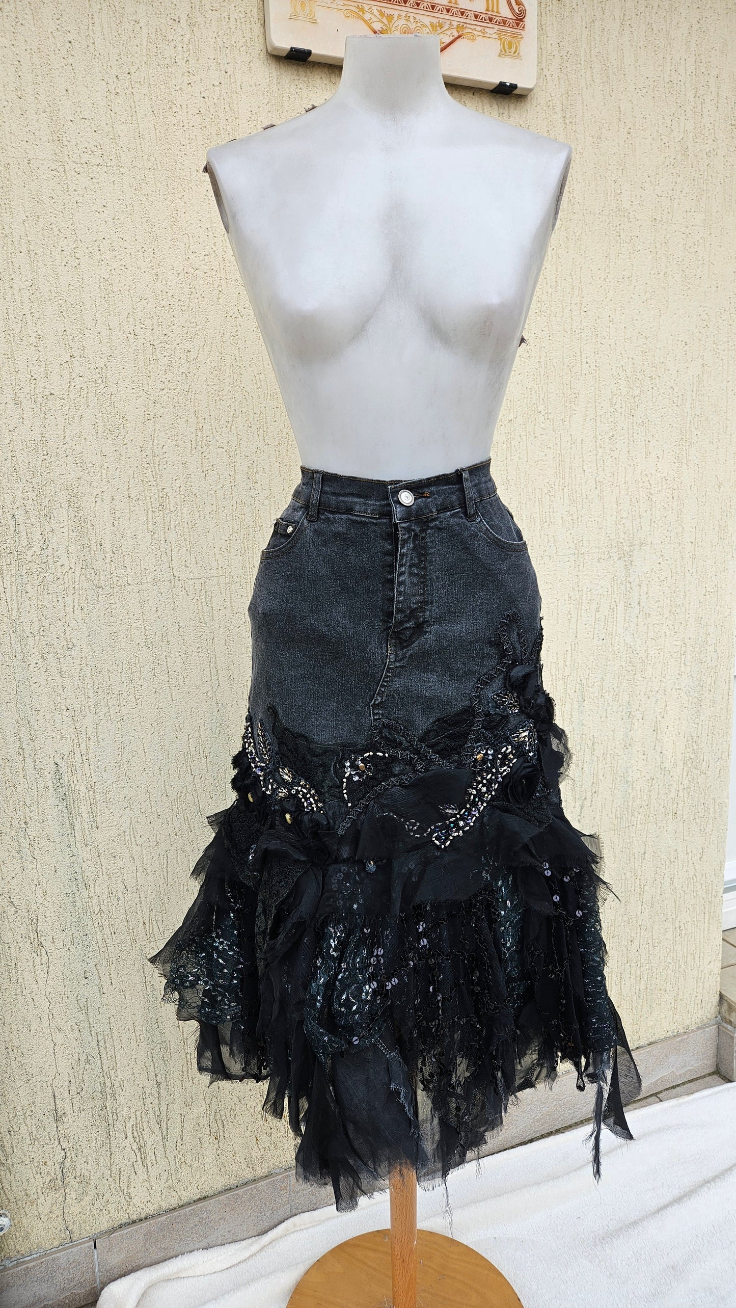 Jupe en denim brodé gris sombre