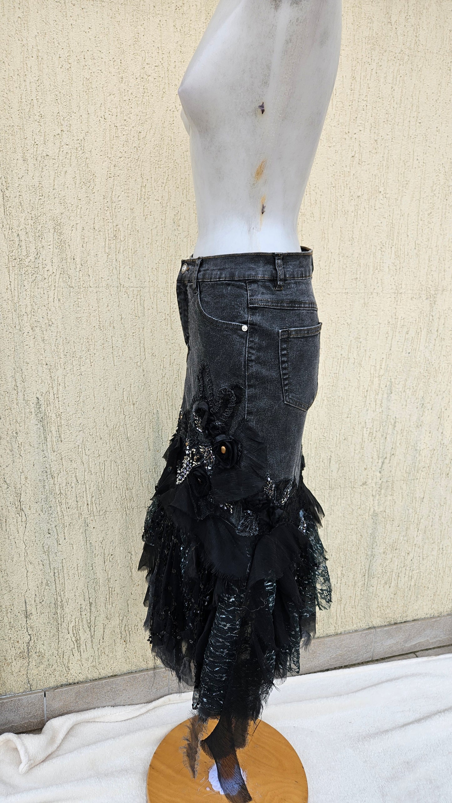 Jupe en denim brodé gris sombre