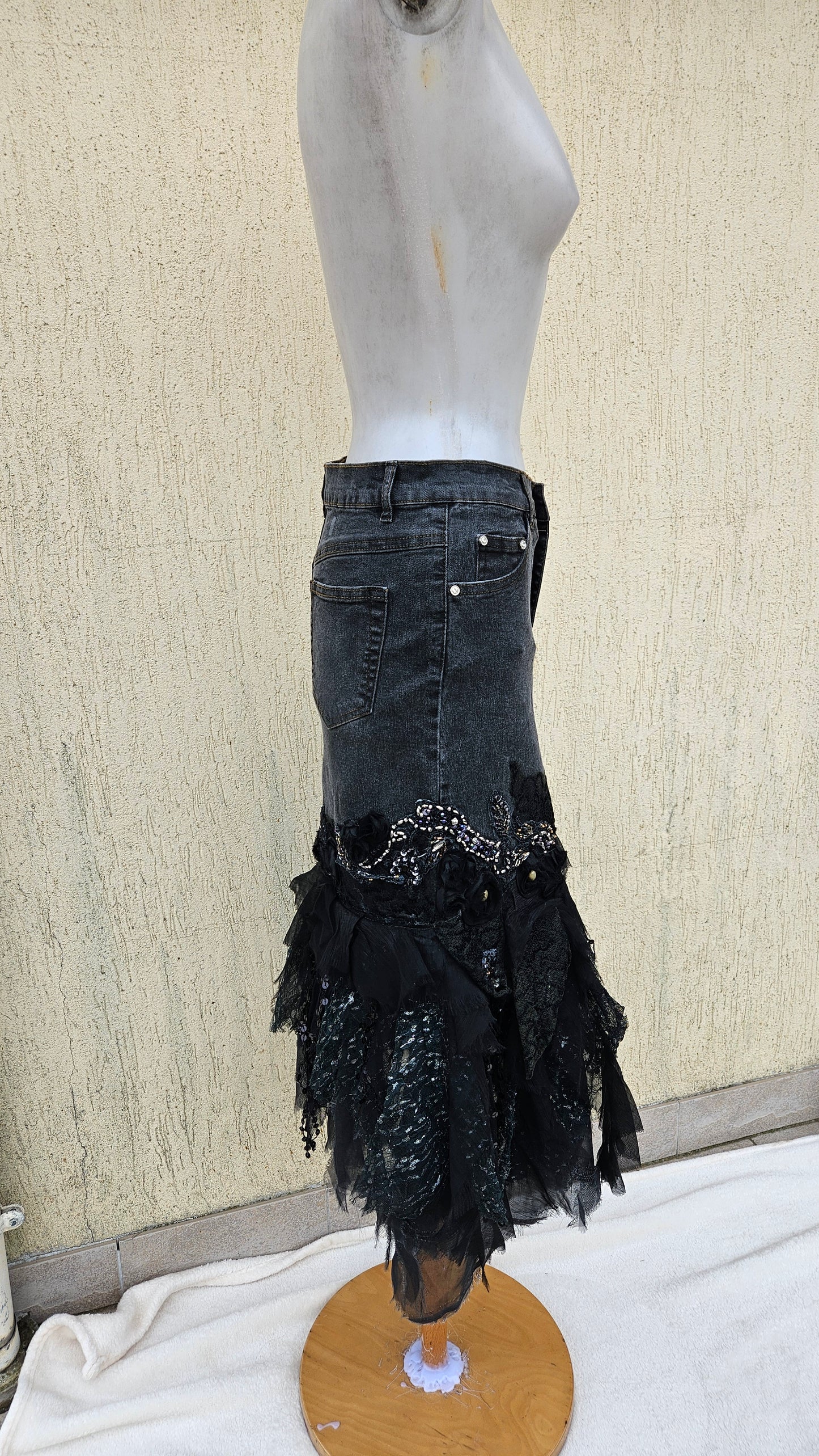 Jupe en denim brodé gris sombre