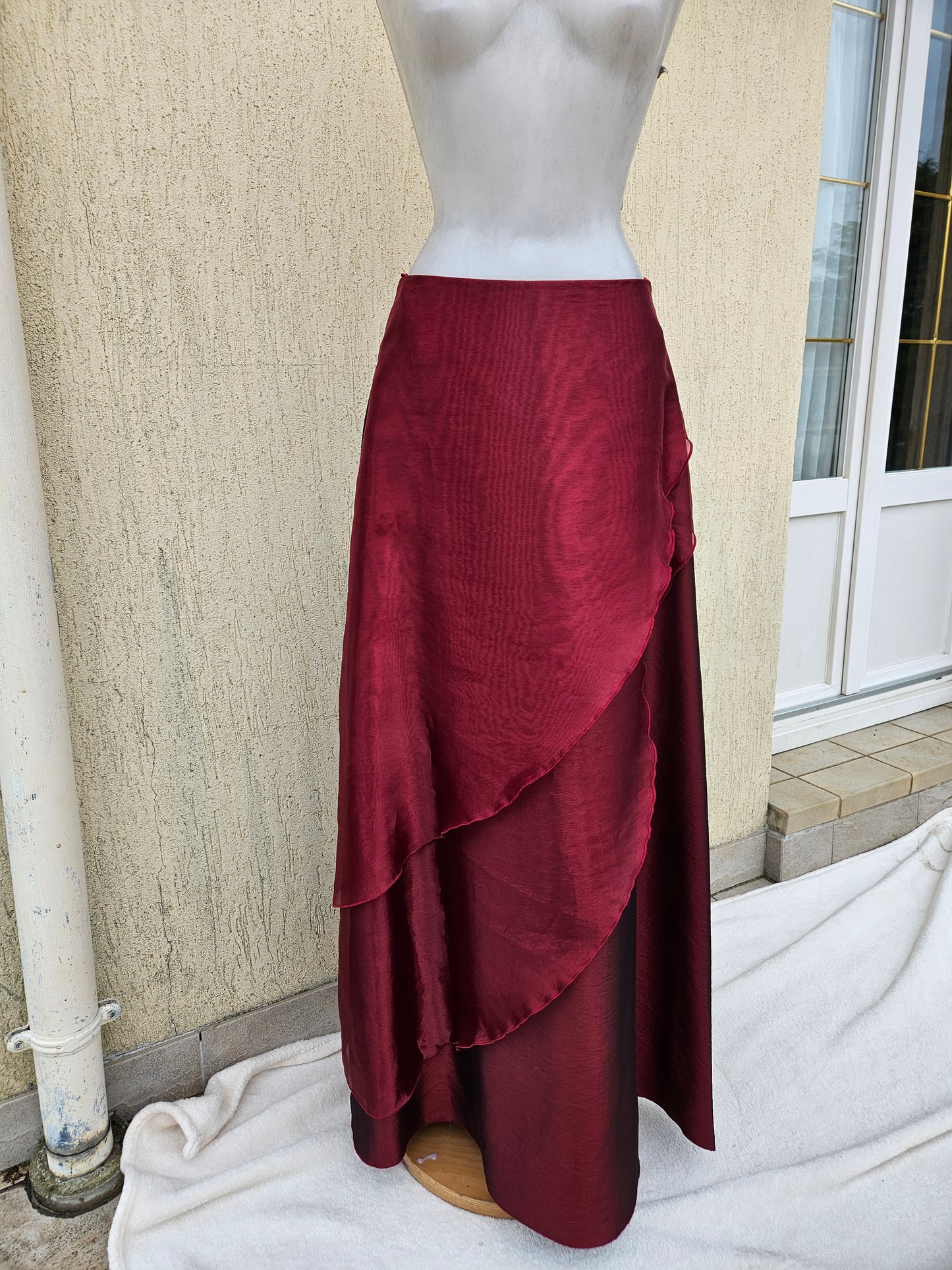 Burgundy satin and embroidered set