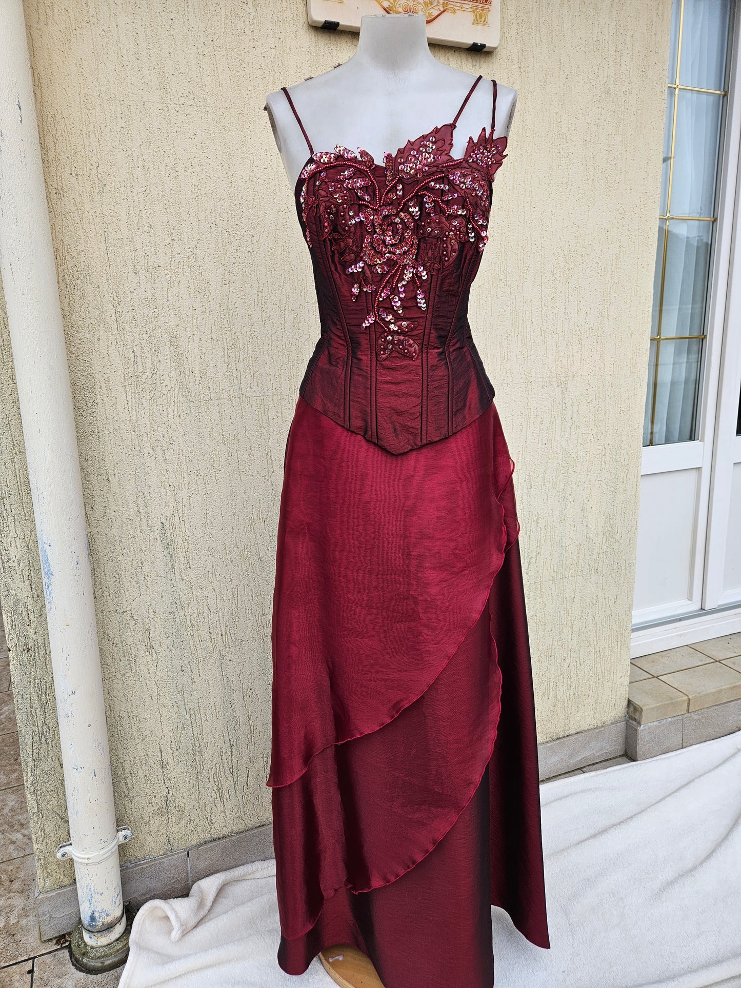 Burgundy satin and embroidered set