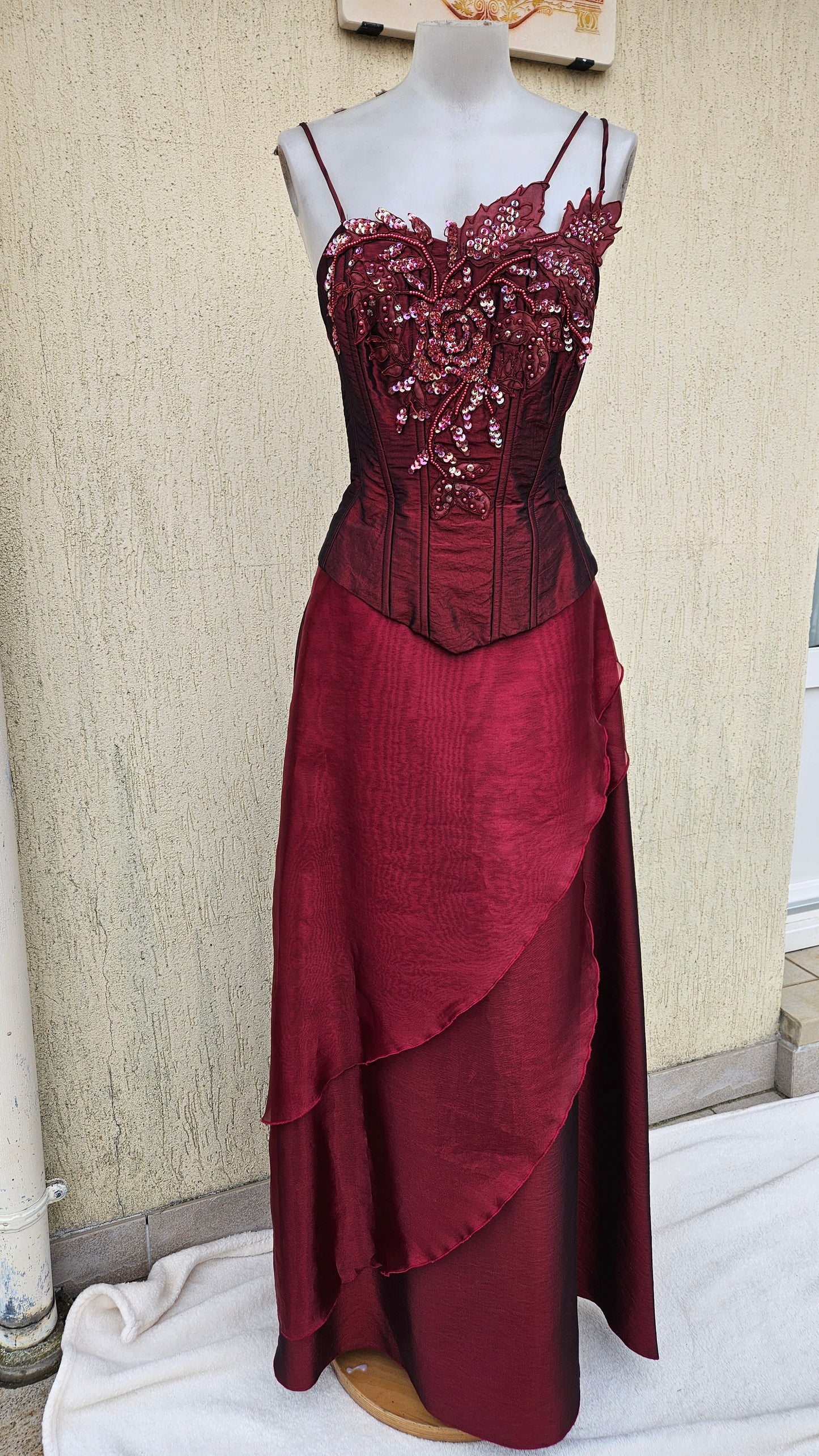 Burgundy satin and embroidered set