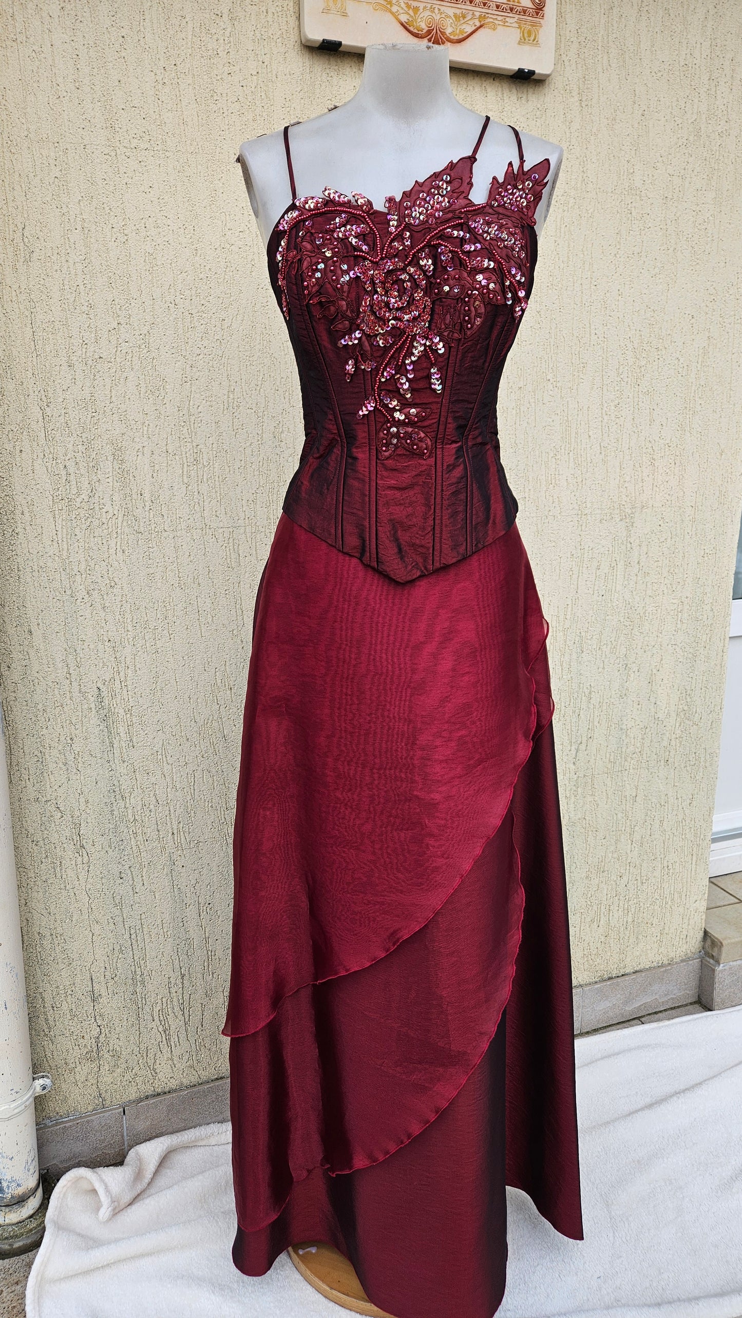 Burgundy satin and embroidered set