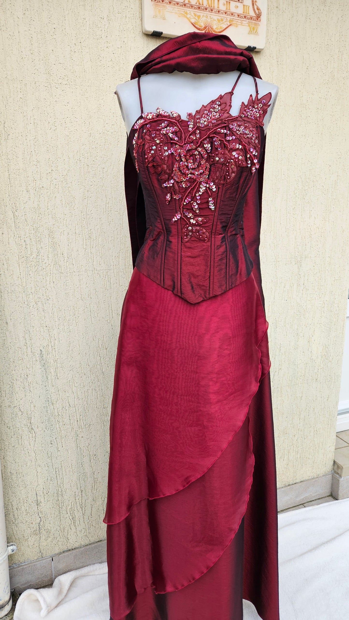 Burgundy satin and embroidered set