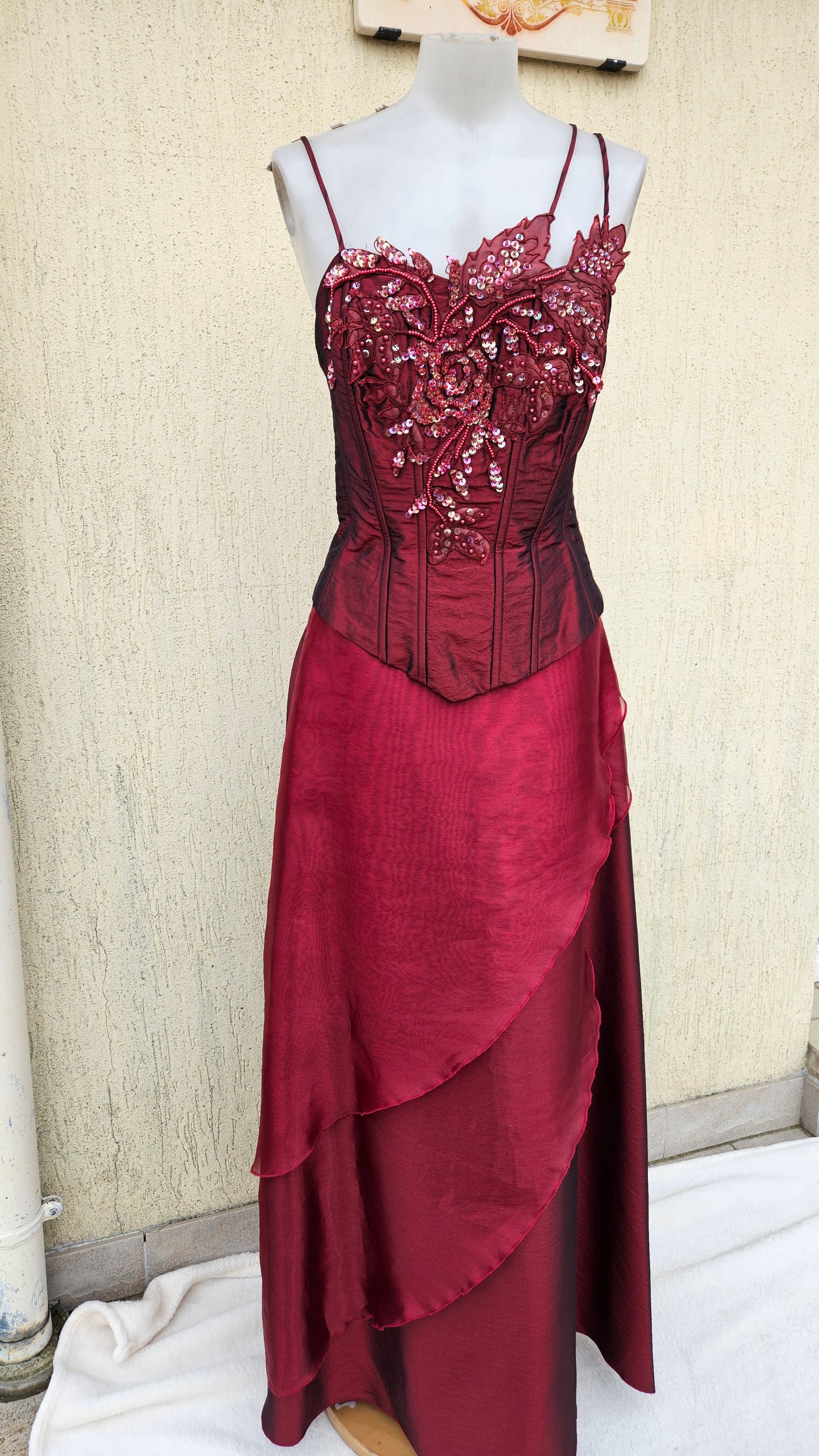 Burgundy satin and embroidered set