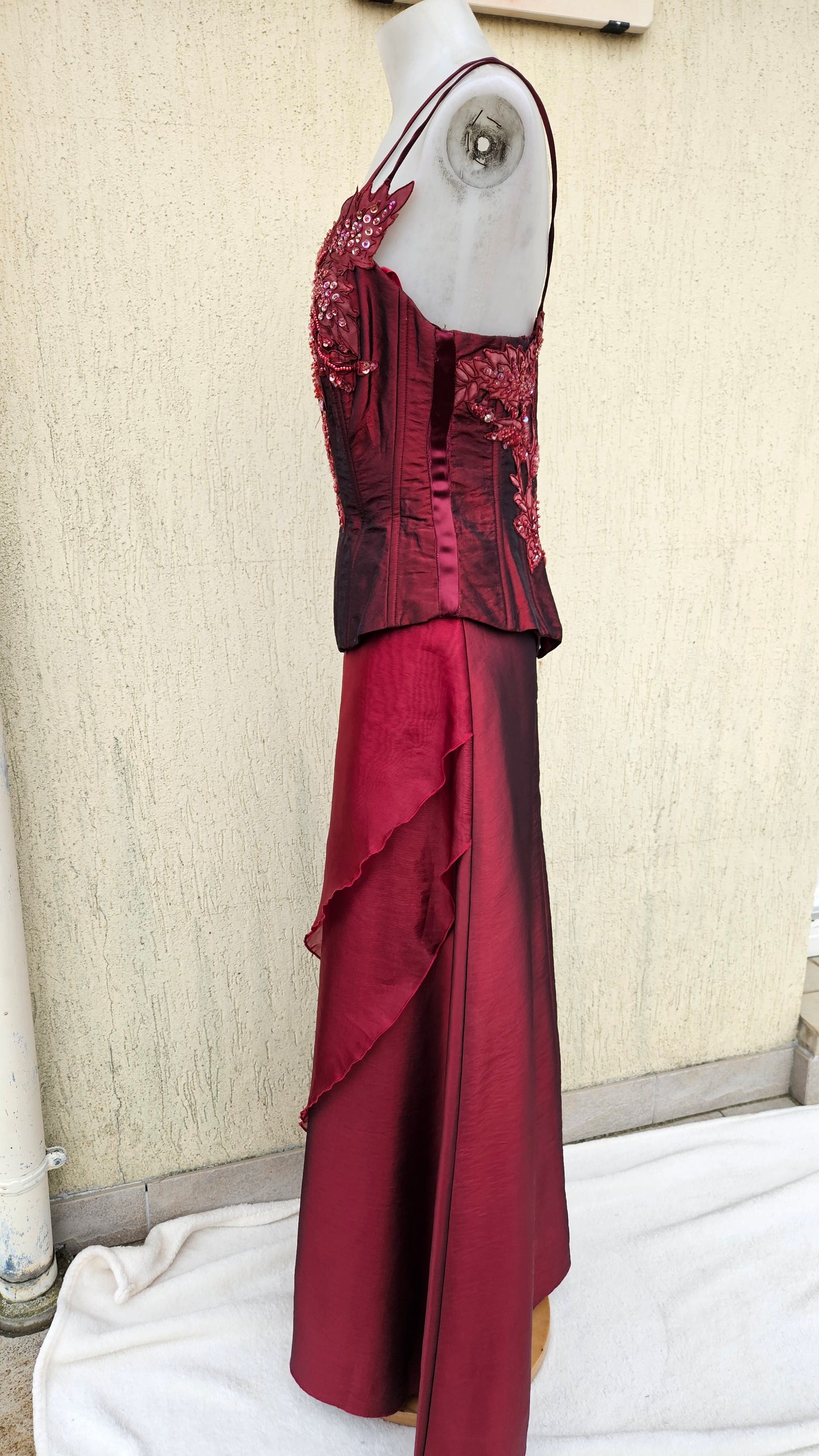 Burgundy satin and embroidered set