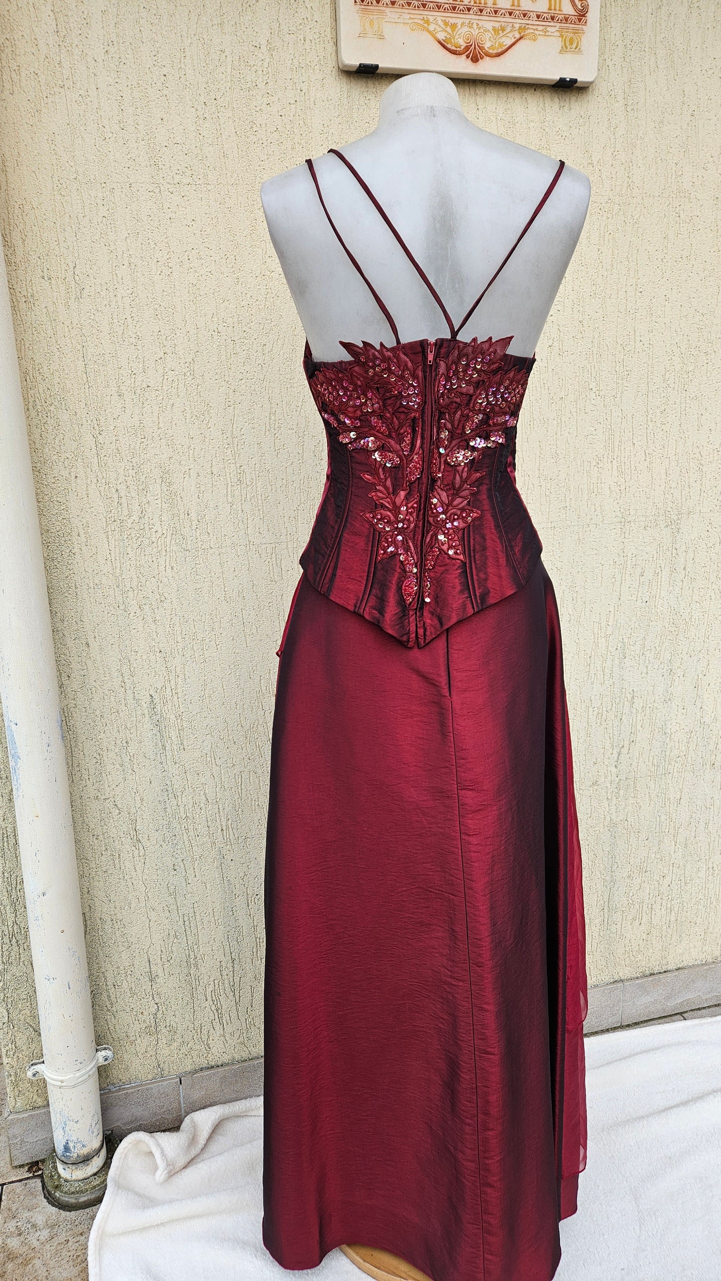 Burgundy satin and embroidered set
