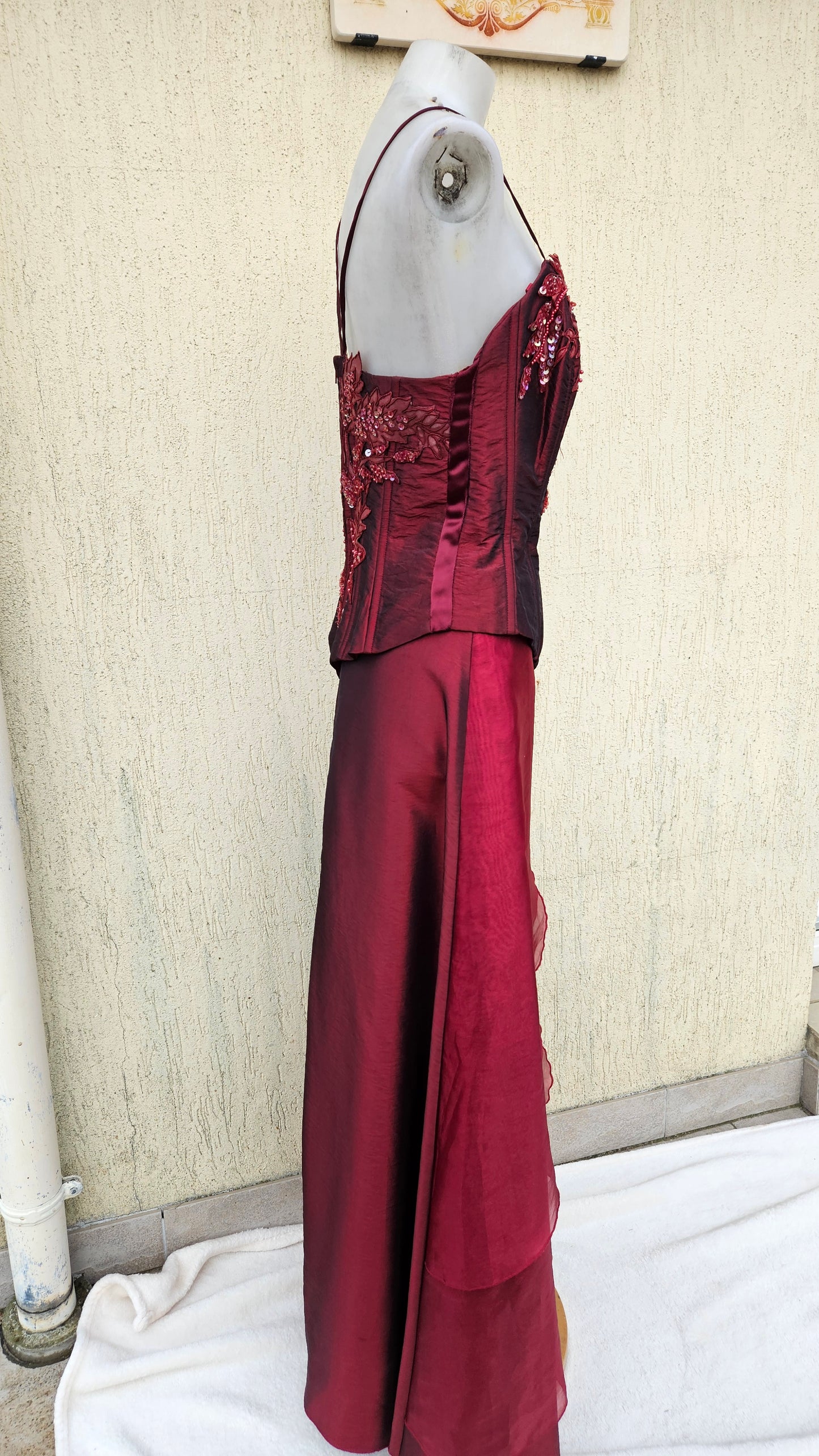 Burgundy satin and embroidered set