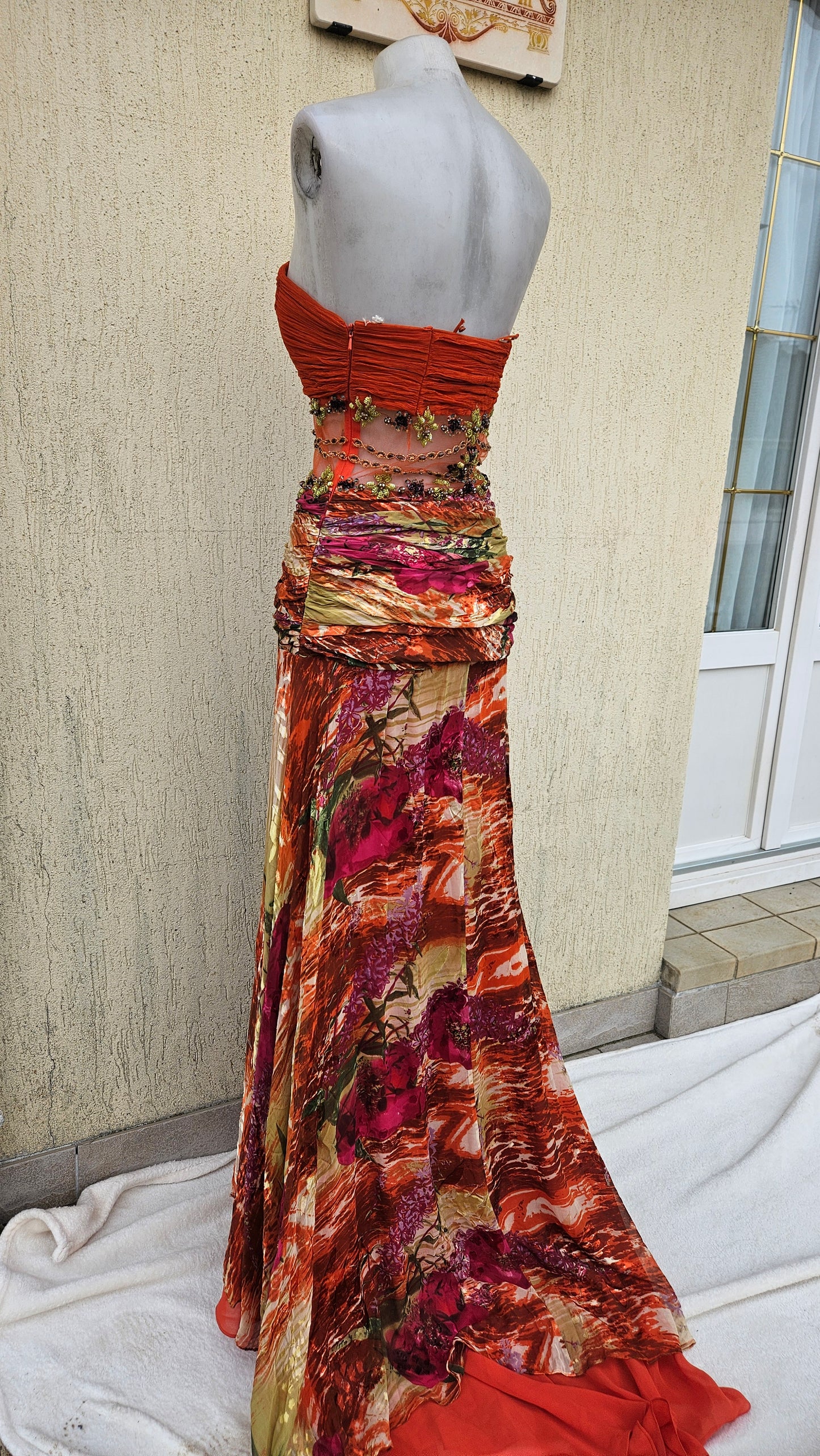 Robe en soie et broderies