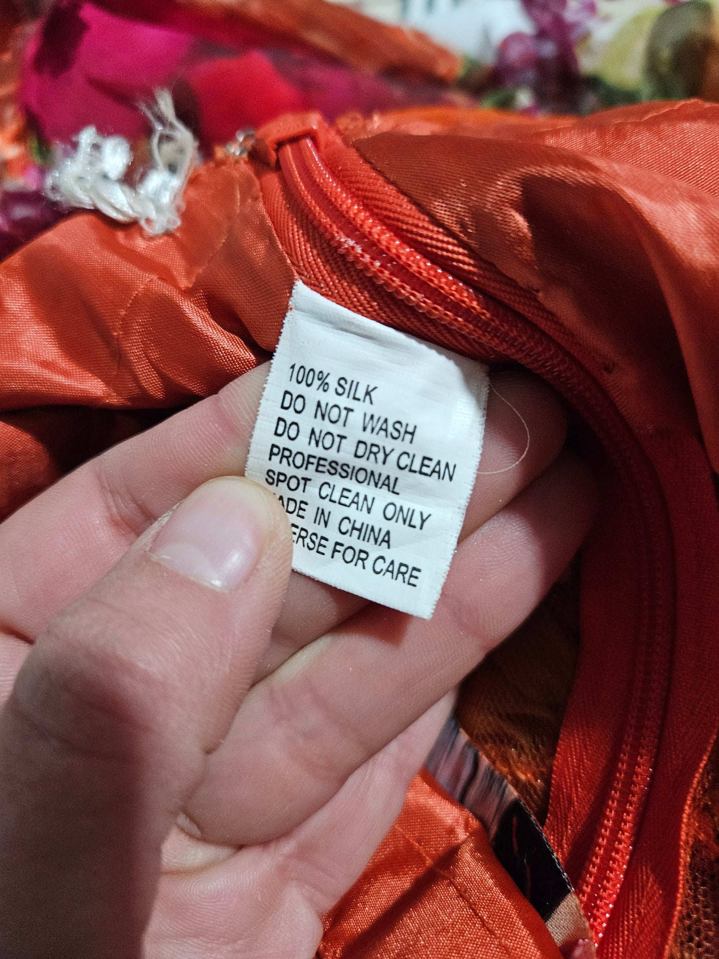 Robe en soie et broderies