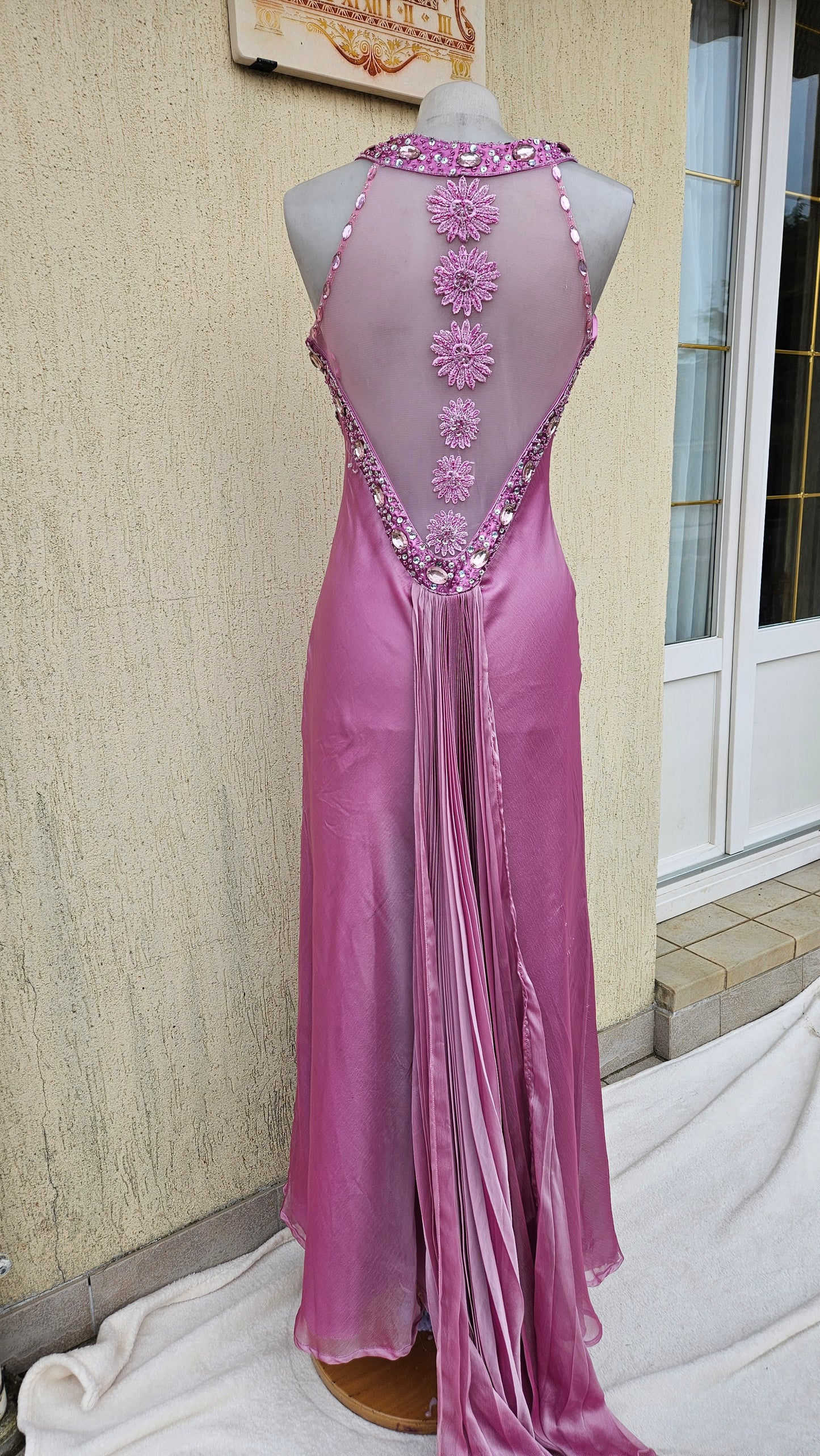 Long pink backless dress