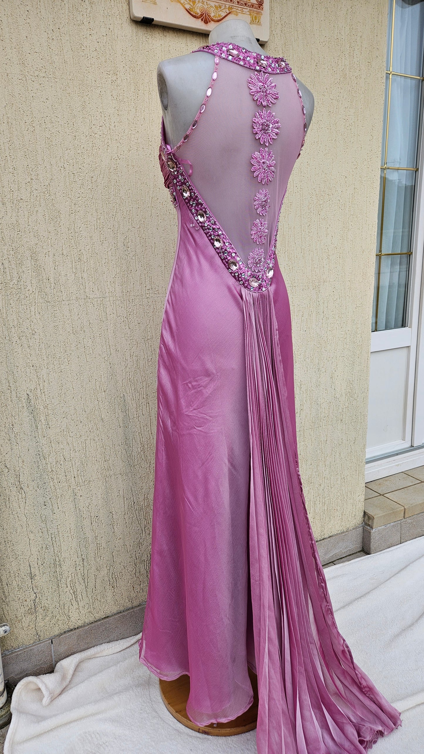 Long pink backless dress