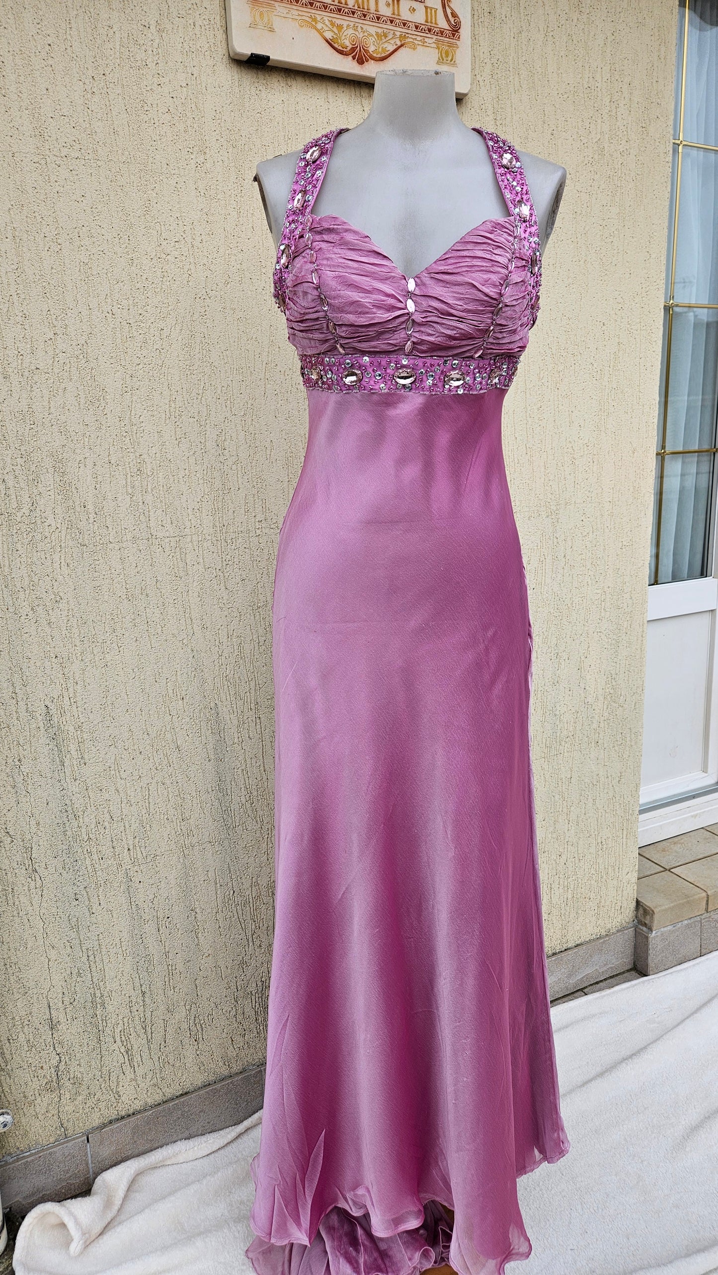 Long pink backless dress