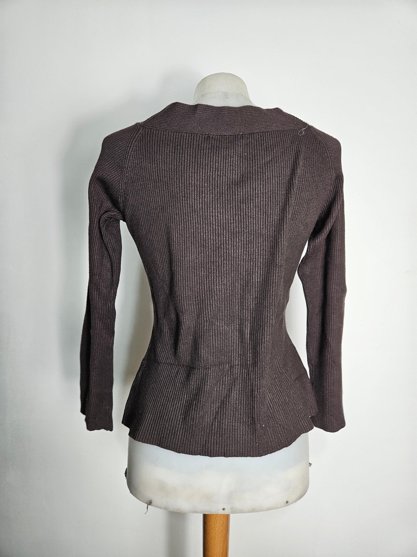 Pull côtelé marron à détails