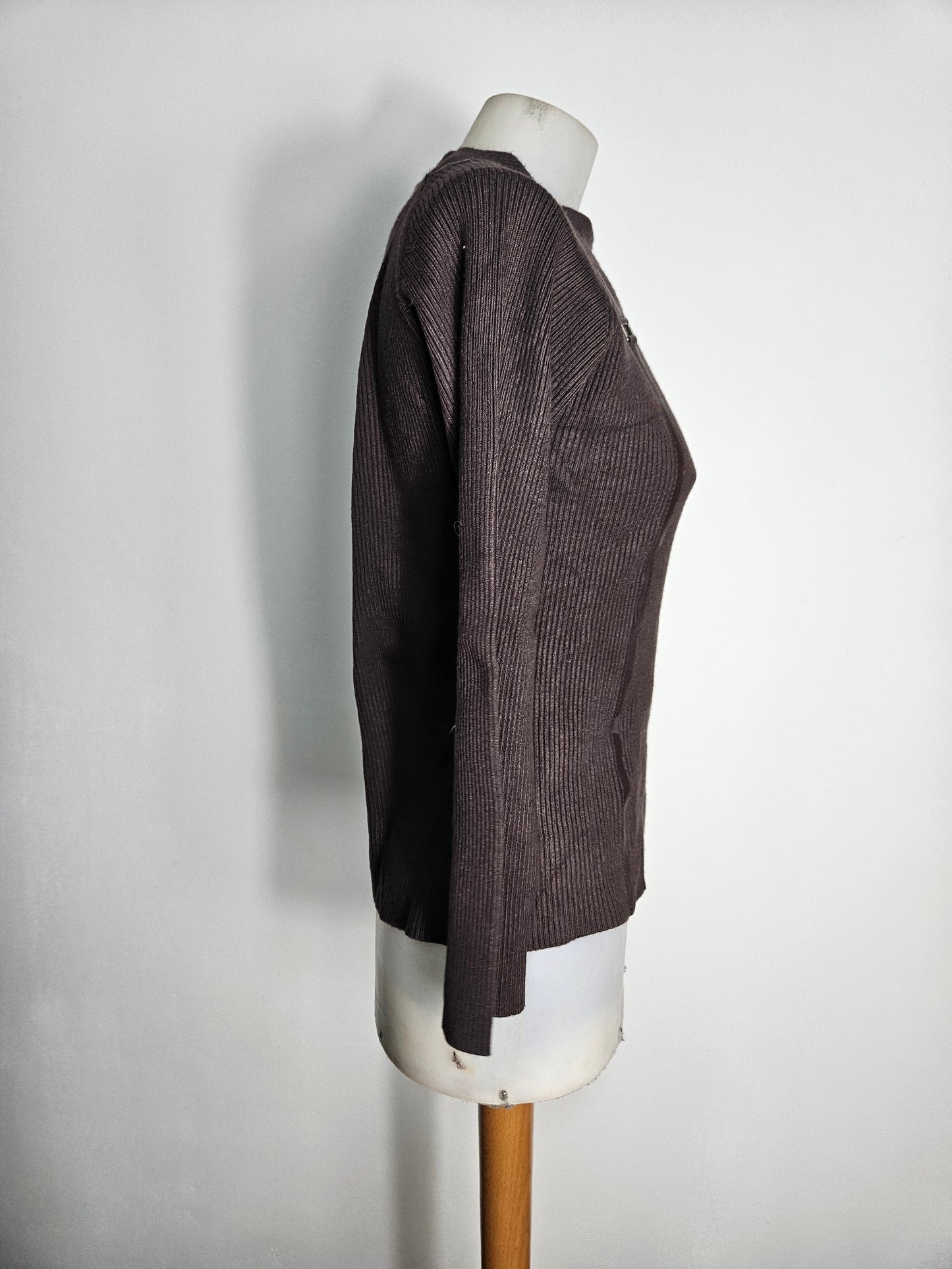 Pull côtelé marron à détails