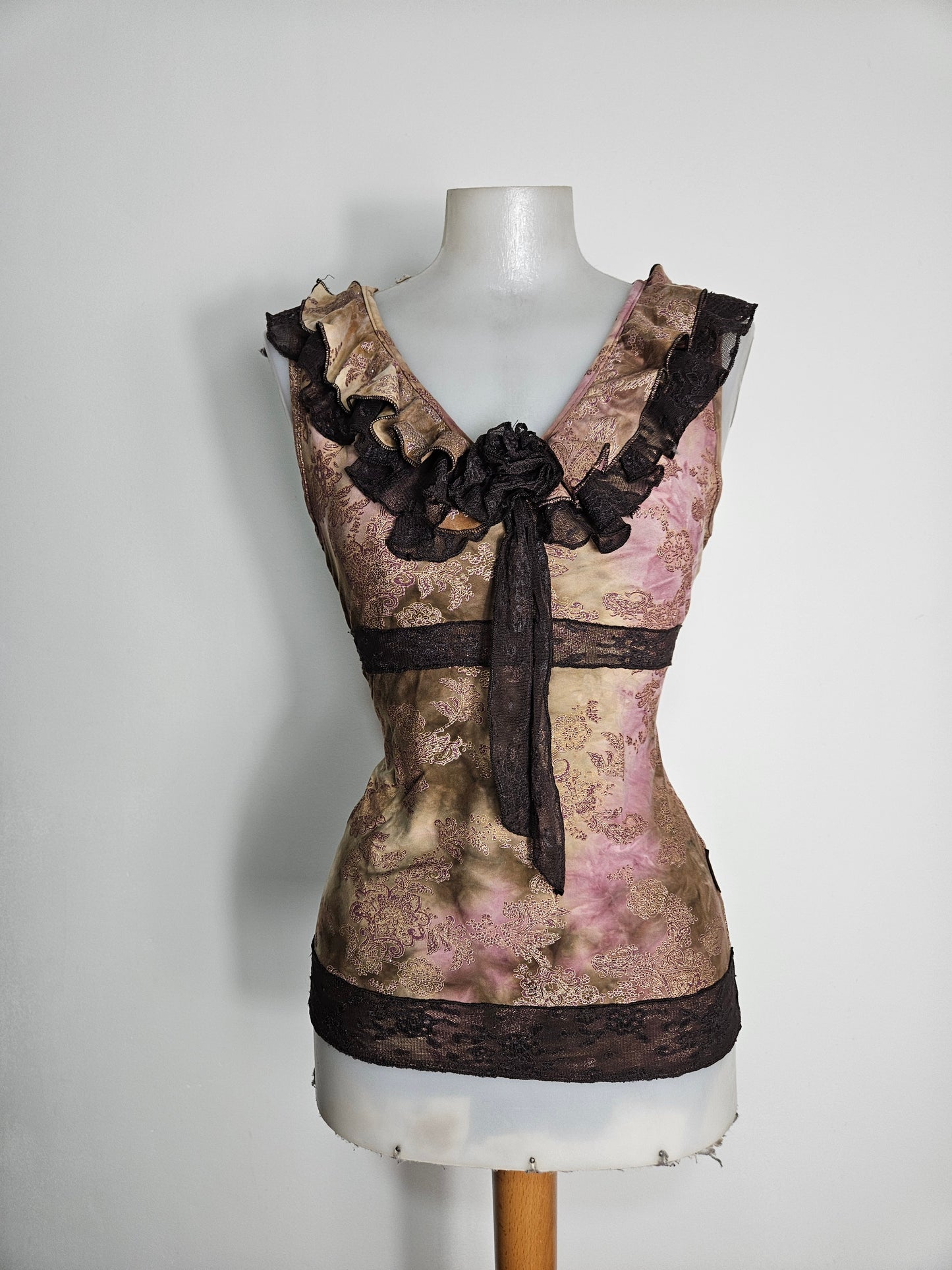 Haut en dentelle tons rose et marron