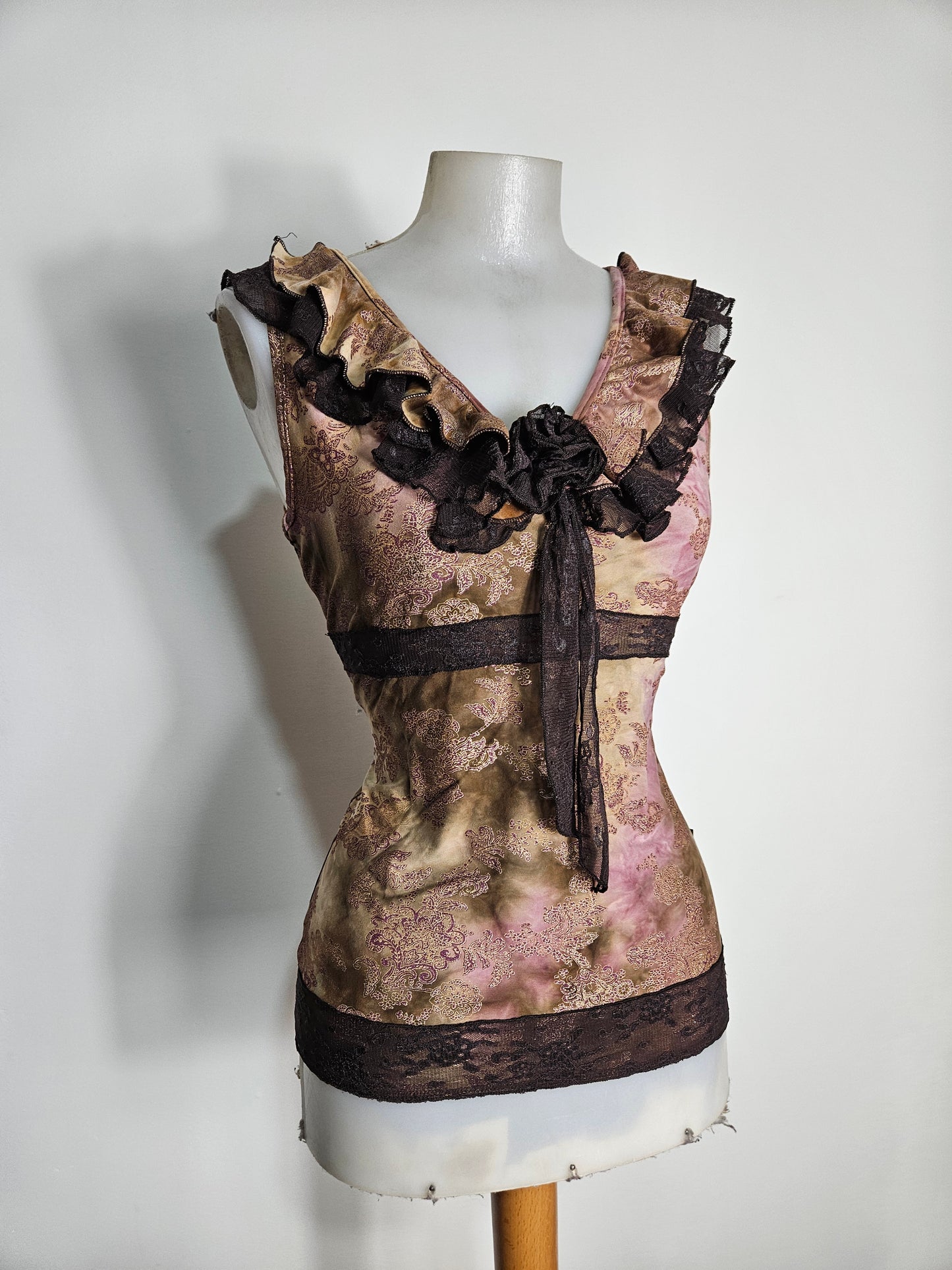 Haut en dentelle tons rose et marron