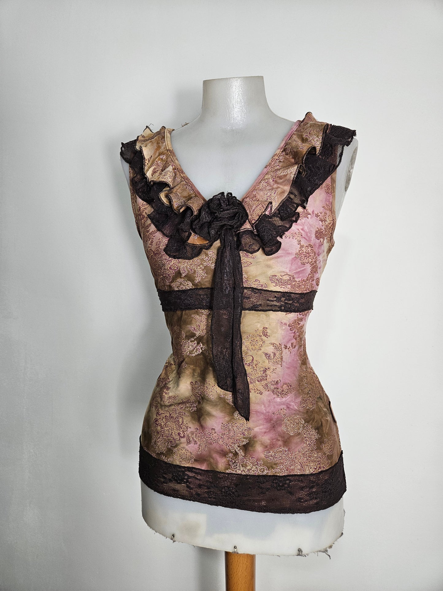 Haut en dentelle tons rose et marron