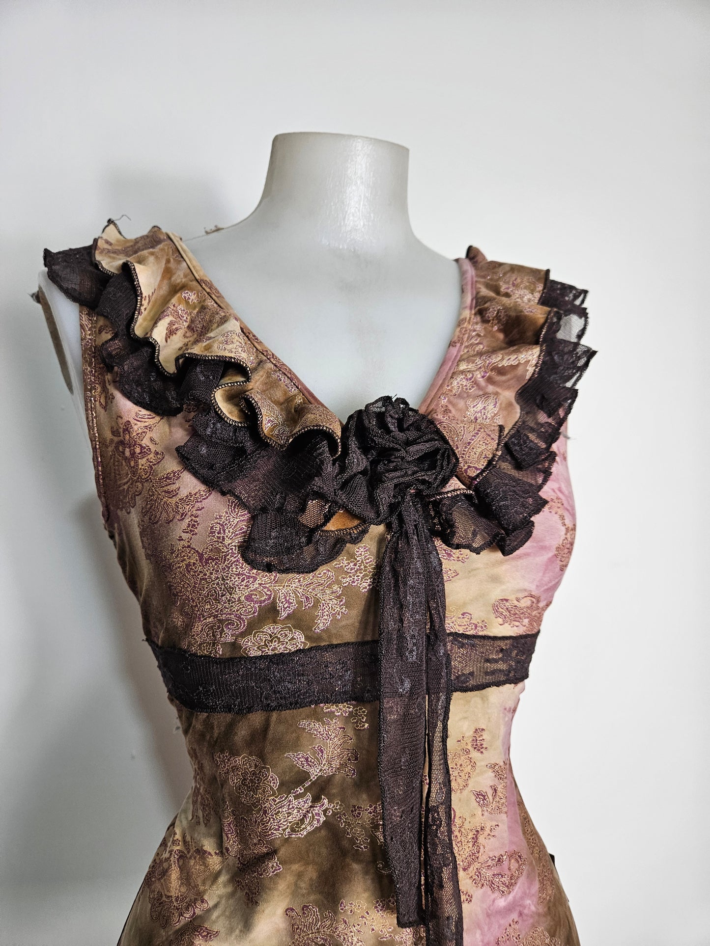 Haut en dentelle tons rose et marron