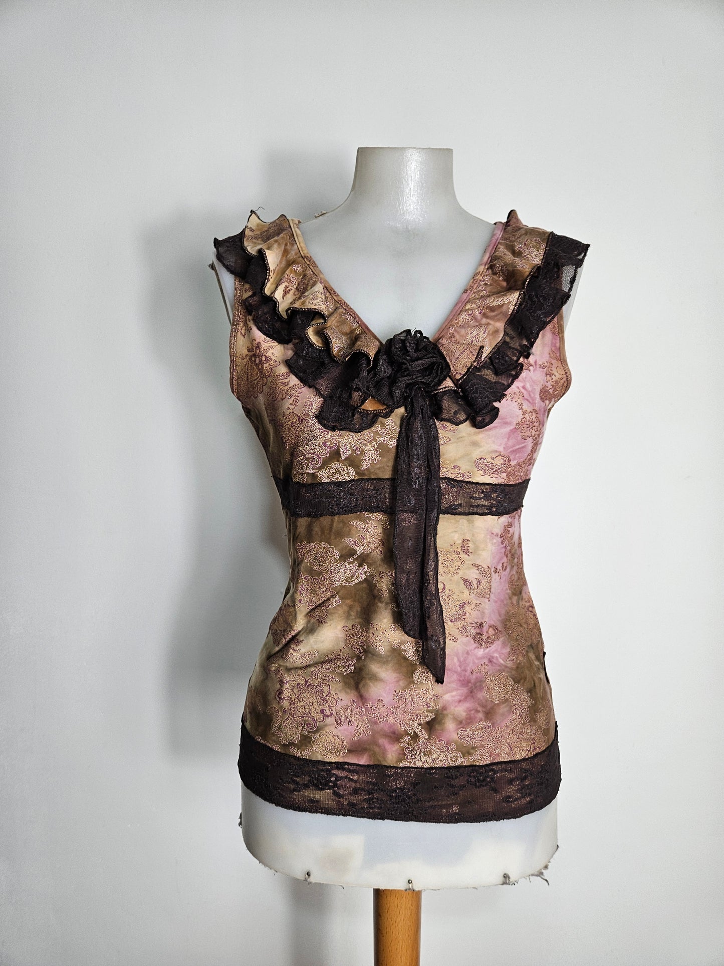 Haut en dentelle tons rose et marron
