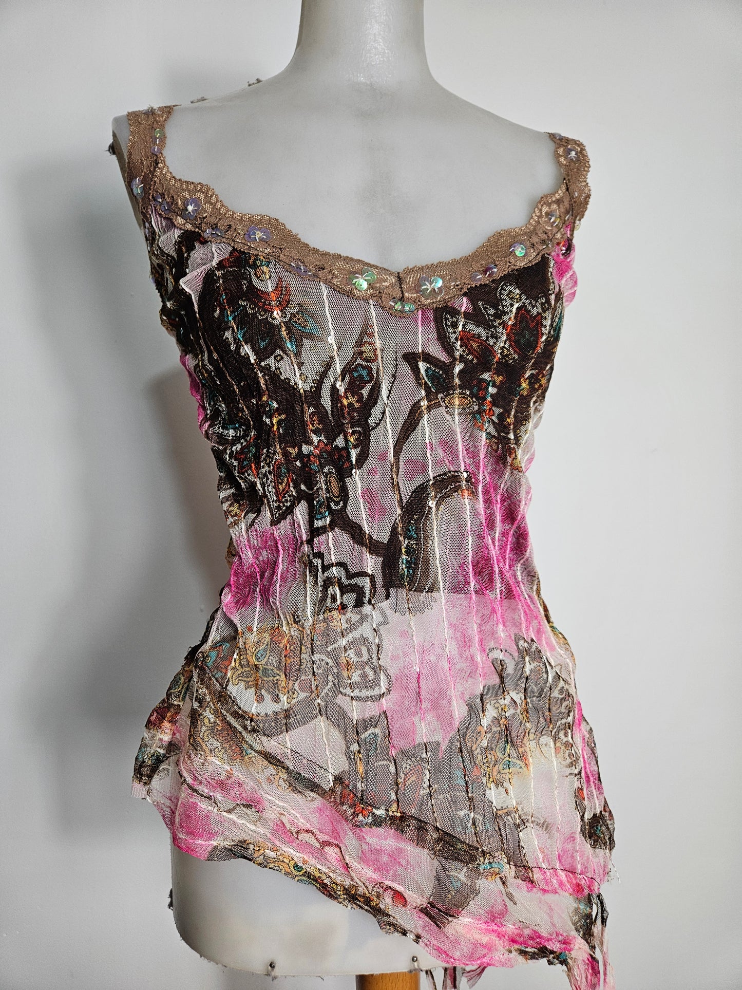 Haut asymétrique en voile et sequins