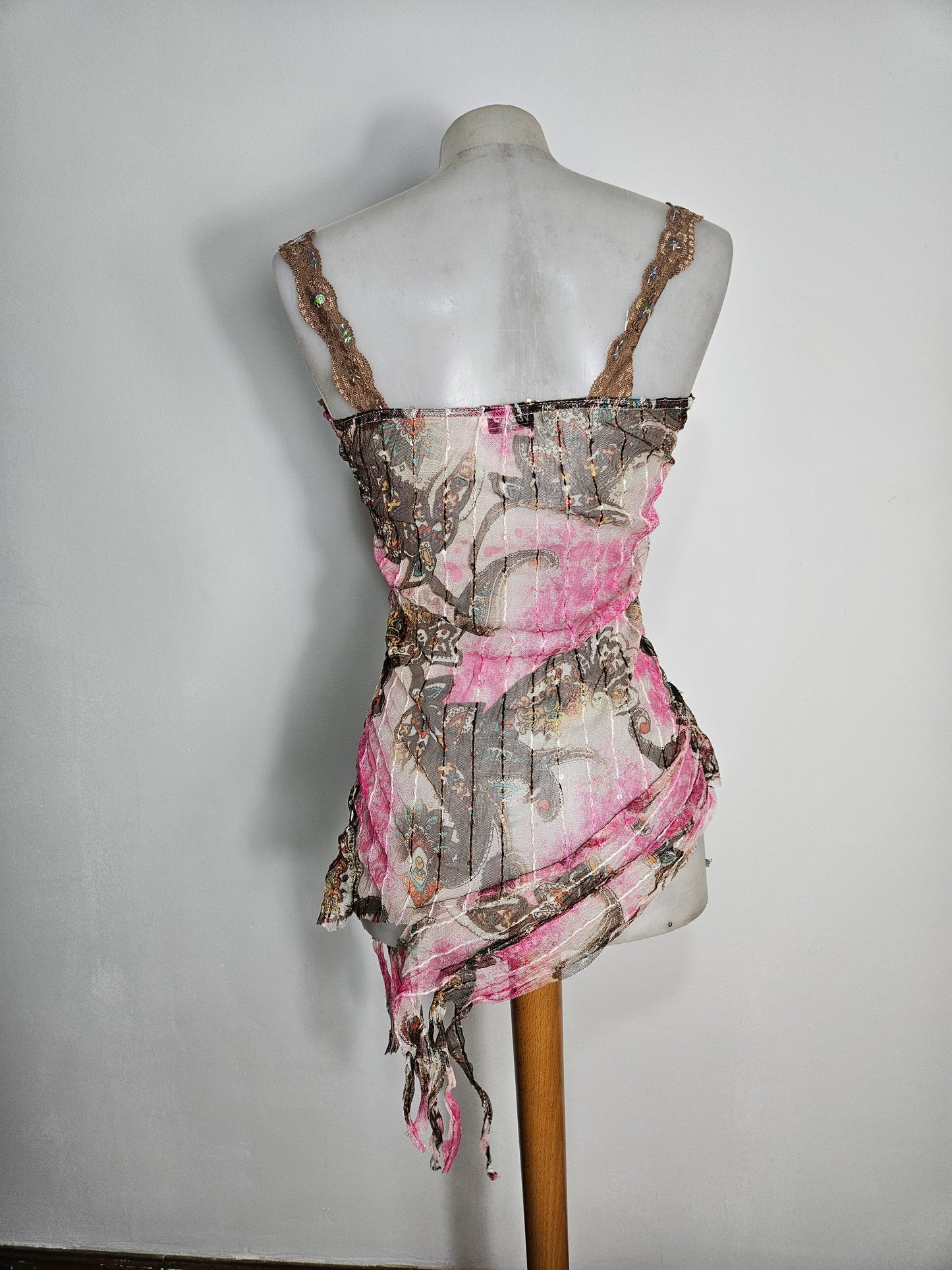 Haut asymétrique en voile et sequins