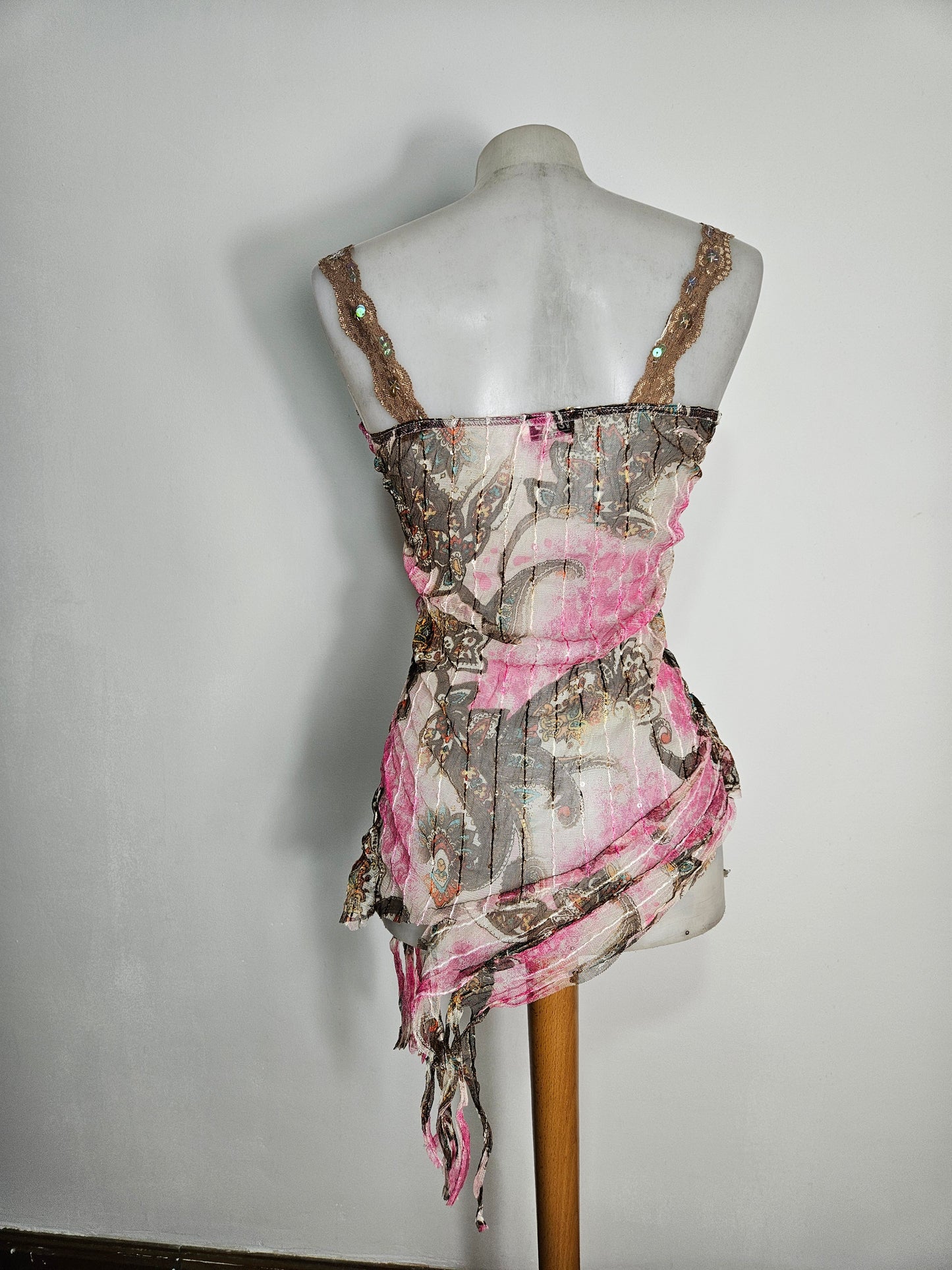 Haut asymétrique en voile et sequins