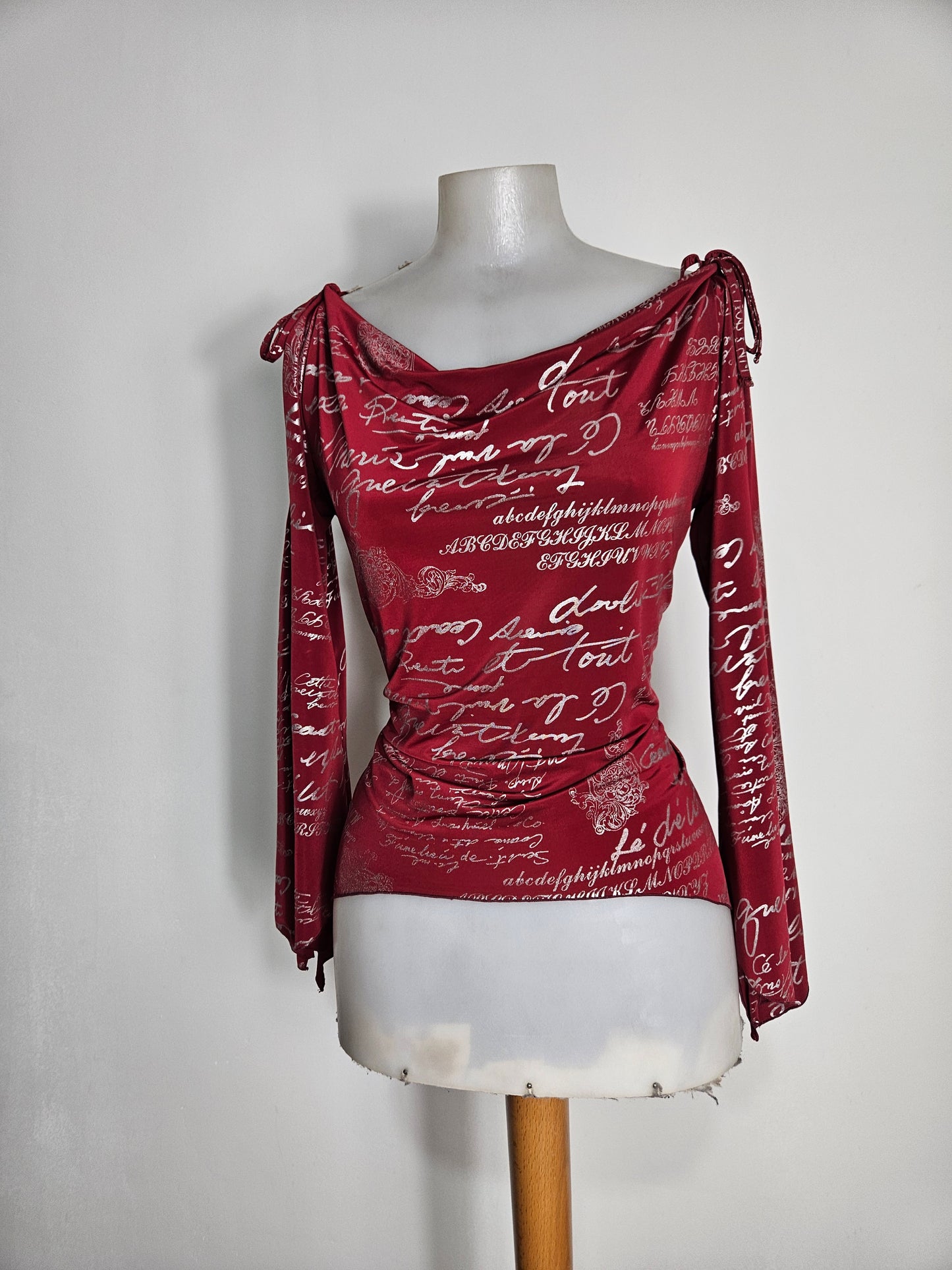 Haut col bénitier asymétrique rouge et argent