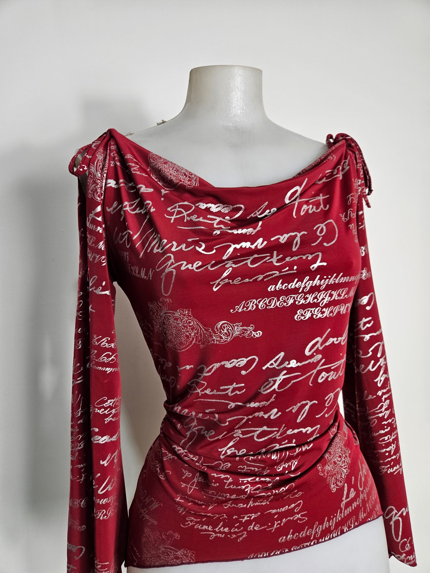 Haut col bénitier asymétrique rouge et argent