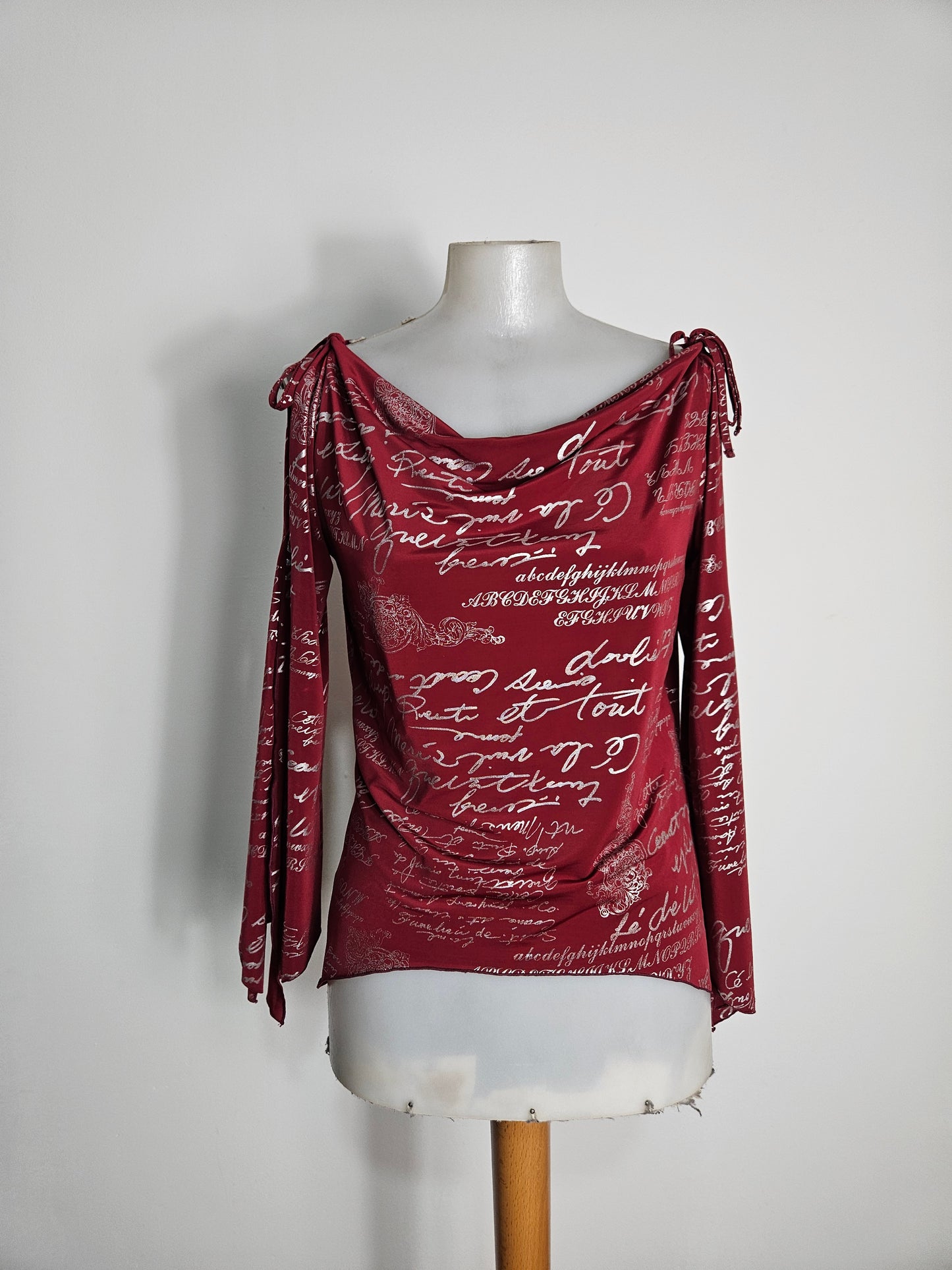 Haut col bénitier asymétrique rouge et argent