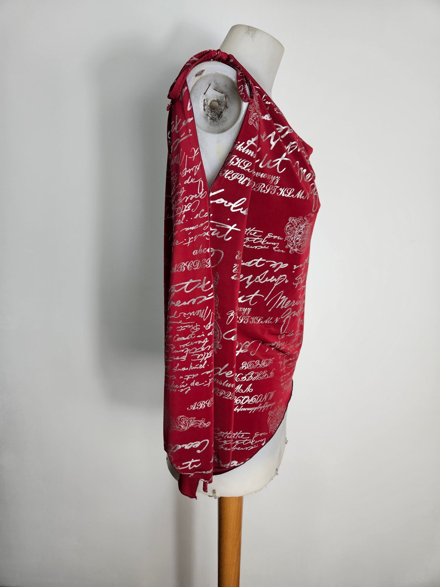 Haut col bénitier asymétrique rouge et argent