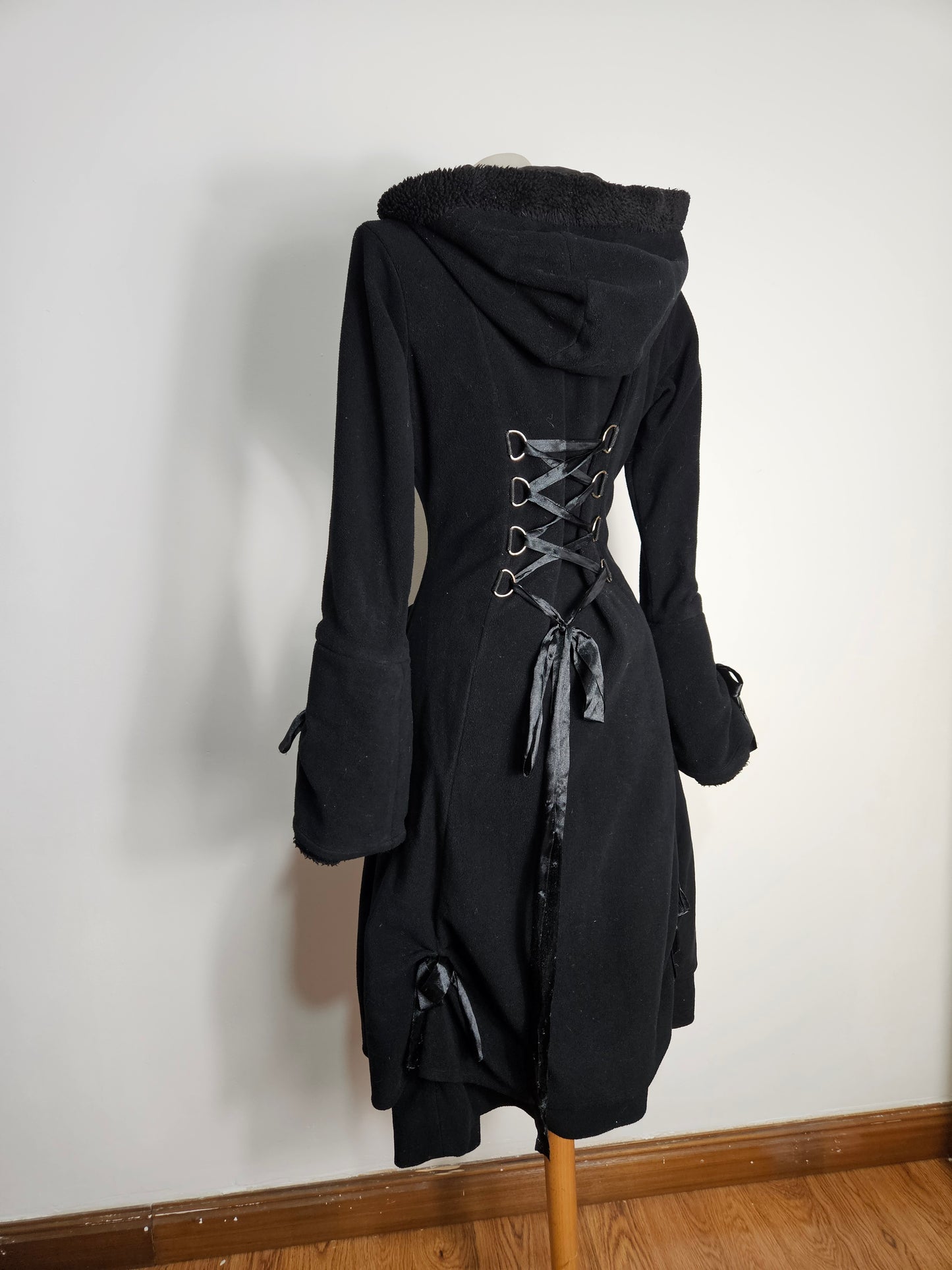 Long manteau à laçages