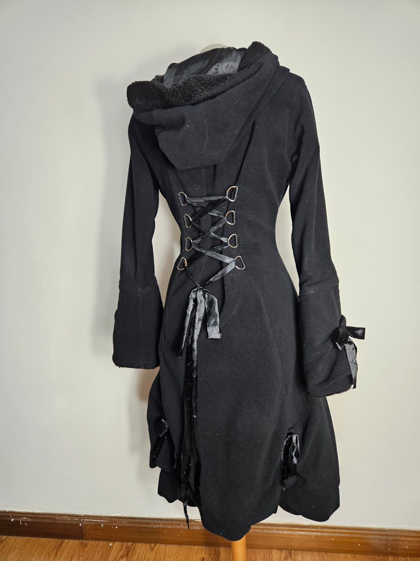 Long manteau à laçages