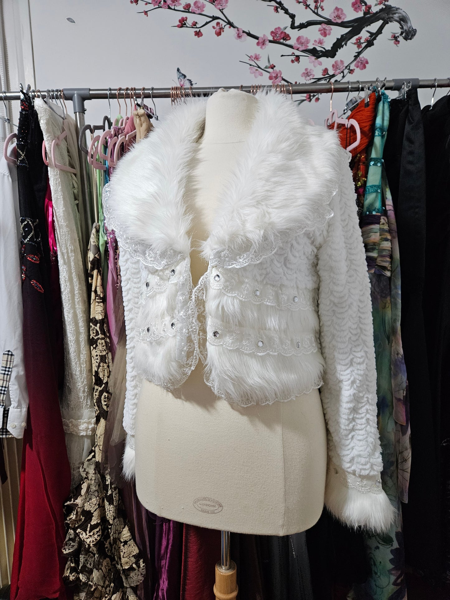 Manteau court col fausse fourrure blanc