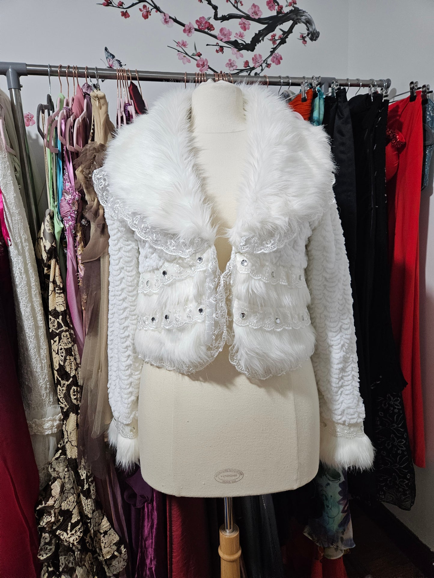 Manteau court col fausse fourrure blanc