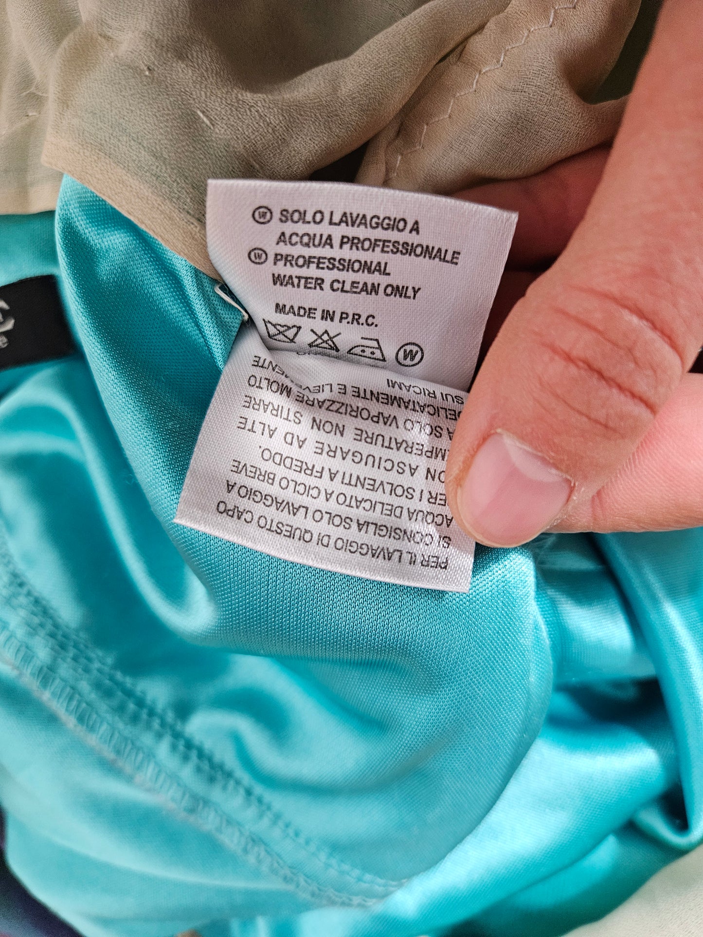 Robe dos nu en voile brodé