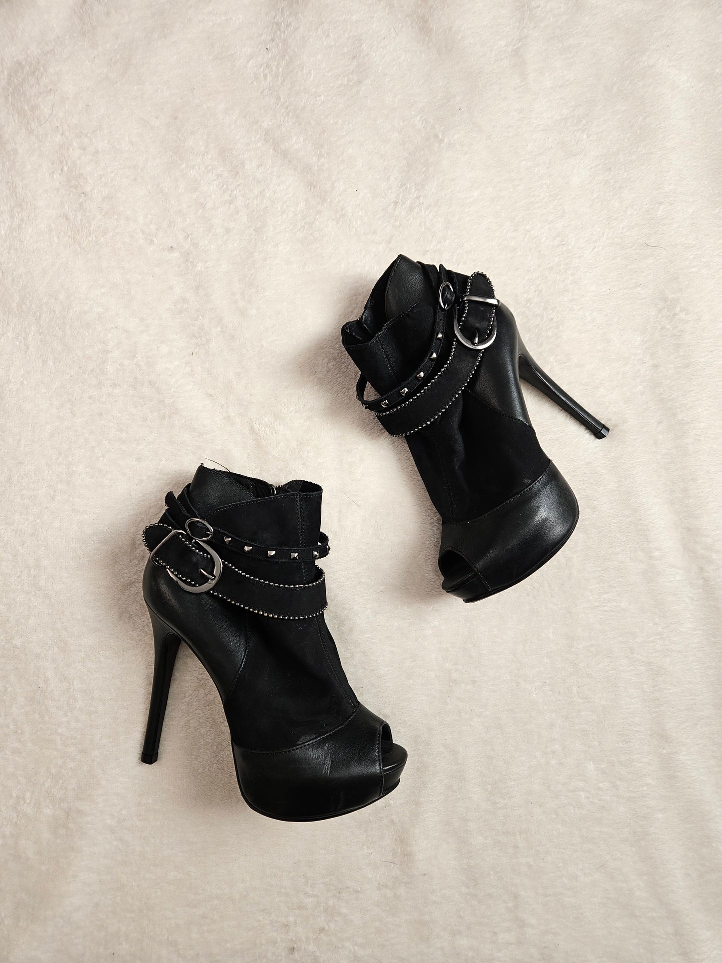 High-heeled shoes with strap details