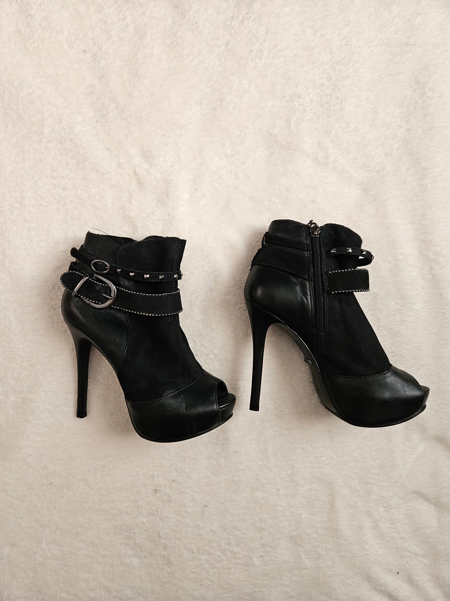 High-heeled shoes with strap details
