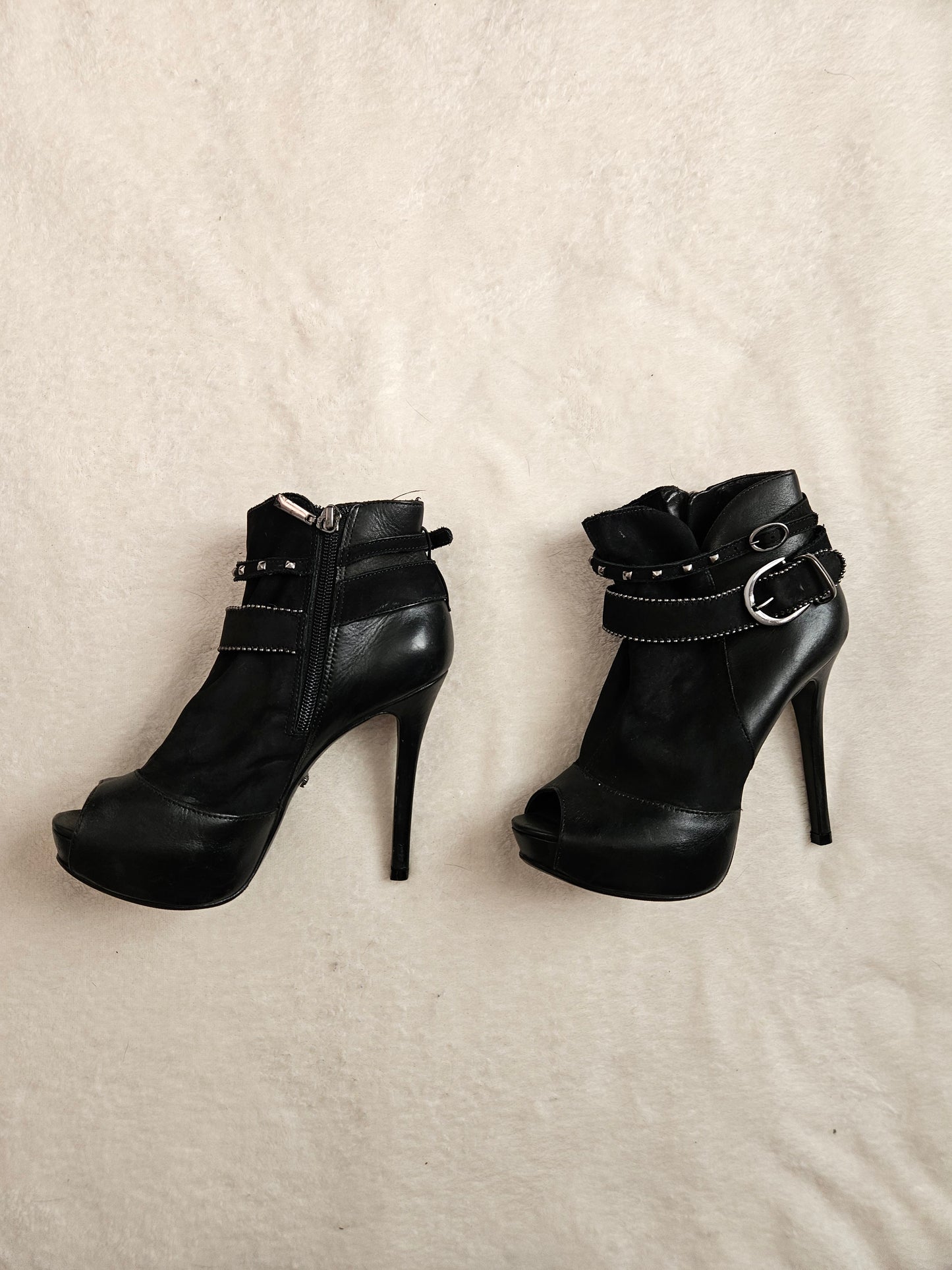 High-heeled shoes with strap details