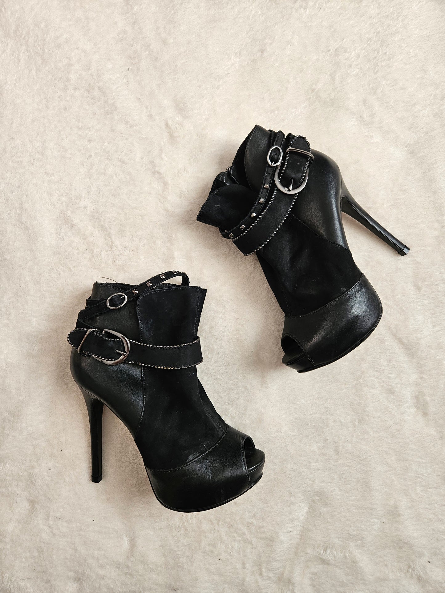 High-heeled shoes with strap details