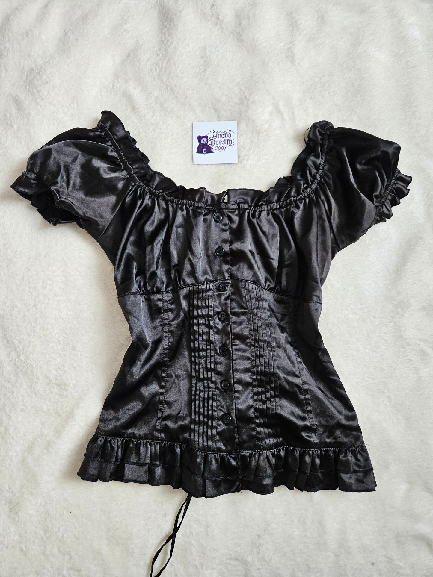 Haut satiné noir dos lacé