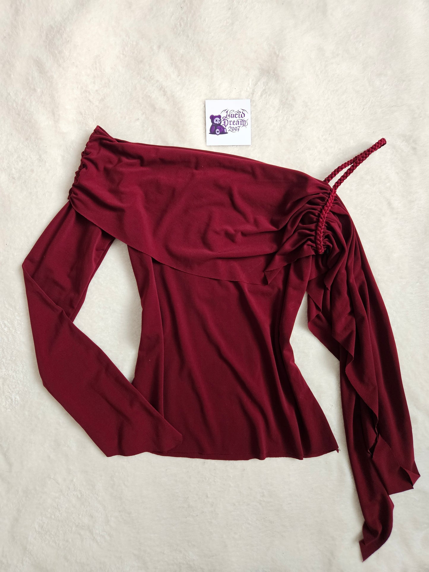 Haut bordeau découpe asymétrique
