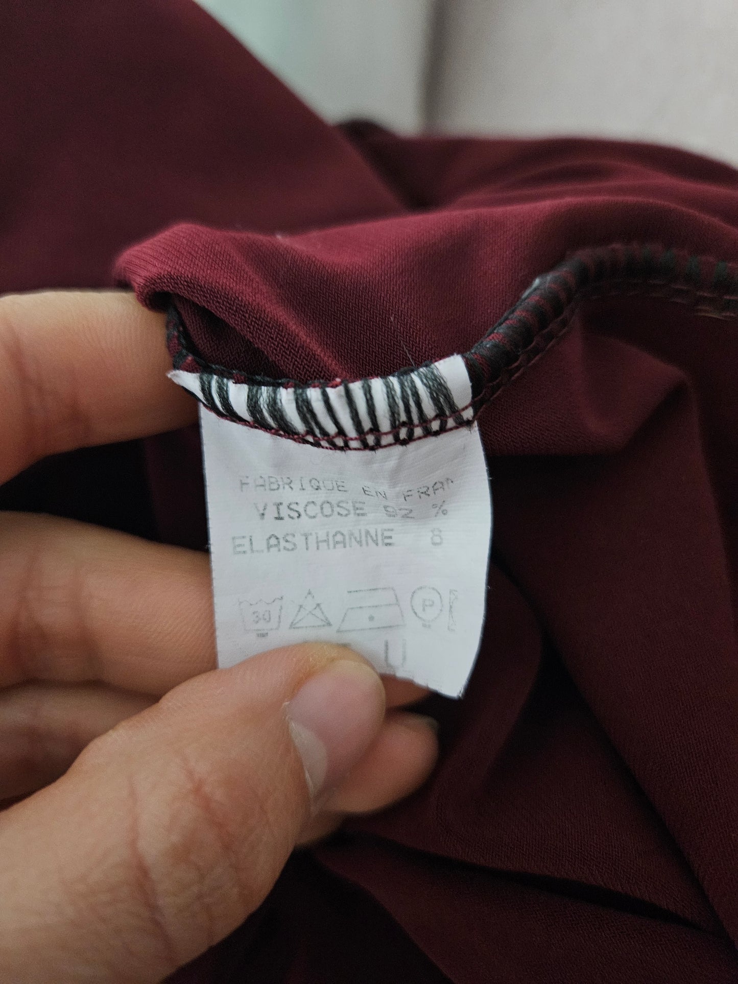 Haut bordeau découpe asymétrique