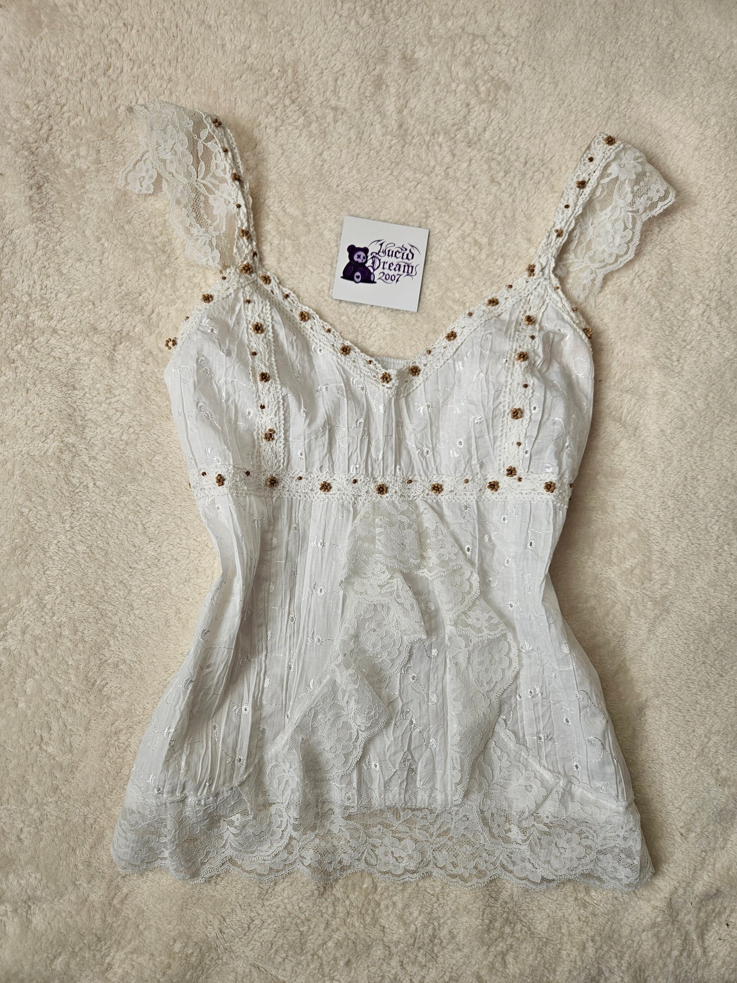 Top blanco con volantes