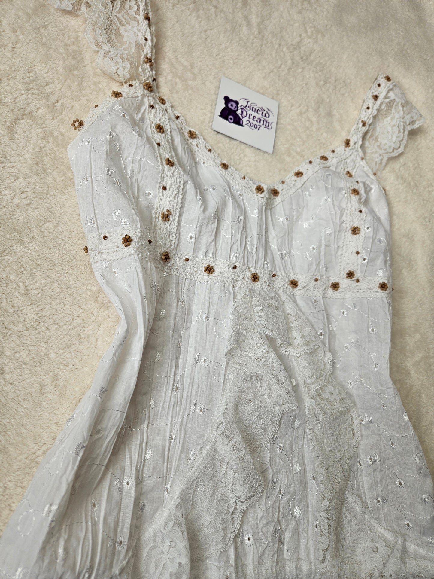 Top blanco con volantes